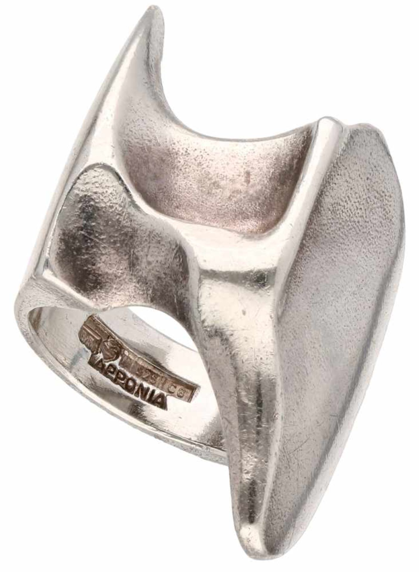 Zilveren Lapponia Pegasus ring - 925/1000.Designer: Björn Weckström, 1980. Ringmaat: 16 mm. Gewicht: