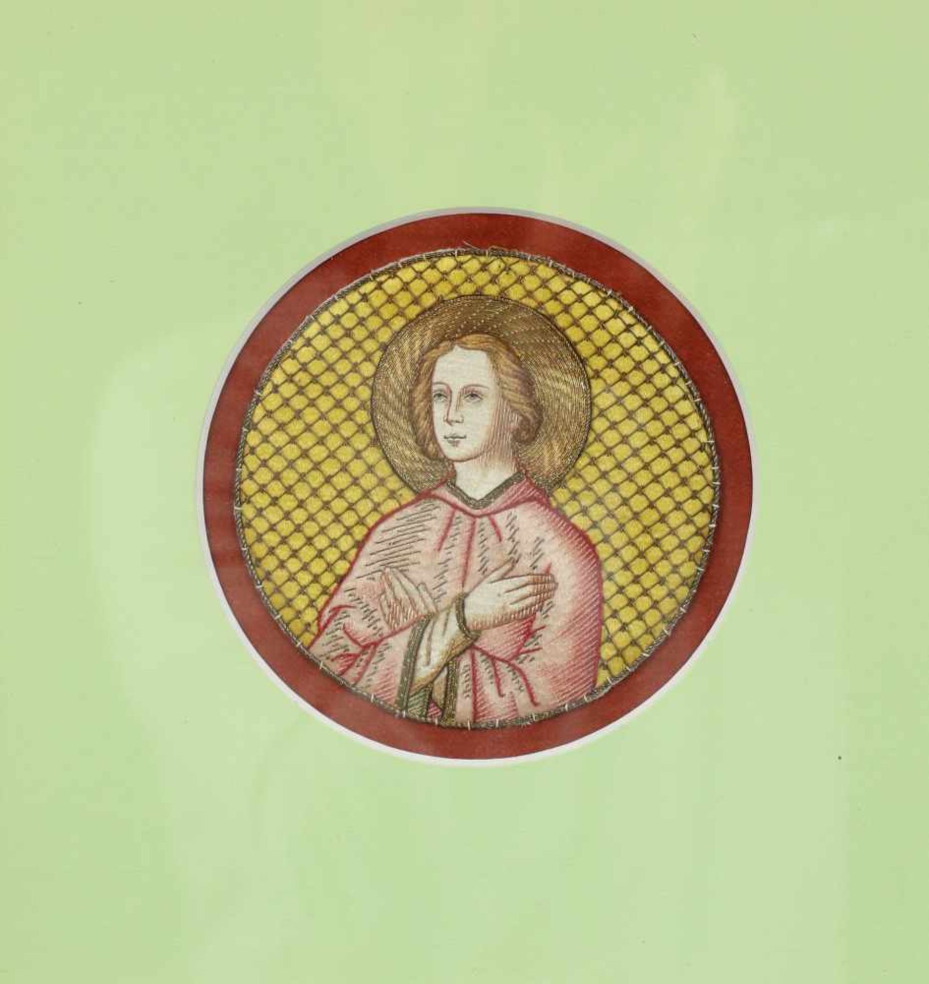 Een fragment van een kazuifel, met voorstelling van Johannes de Evangelist, 20e eeuw. Diam. 11 cm.