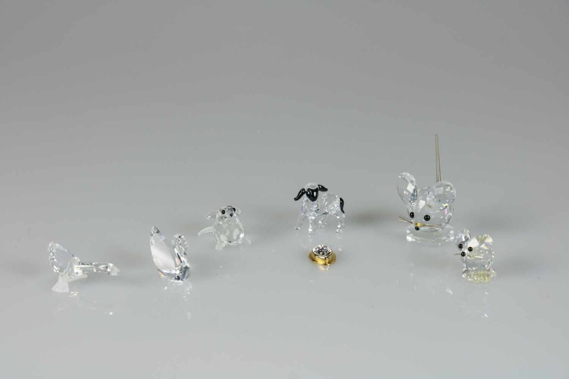 (7) delig lot divers Swarovski, 20e eeuw. Waaronder een muizenkop, muisje, geit, gans, zwaan,