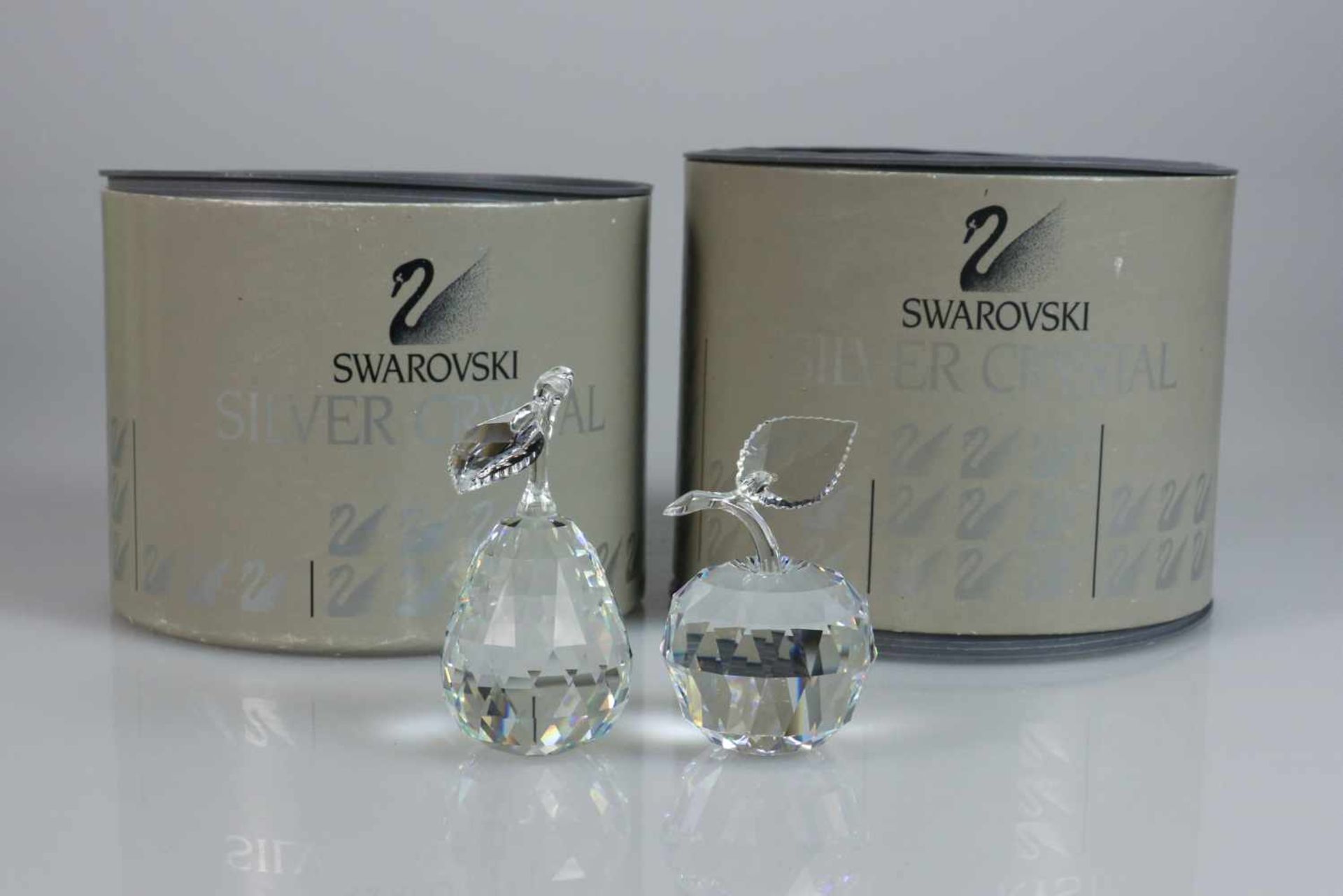 (2) delig lot divers Swarovski, 20e eeuw. Waaronder een appel en een peer (Beide inclusief doos en - Bild 2 aus 2