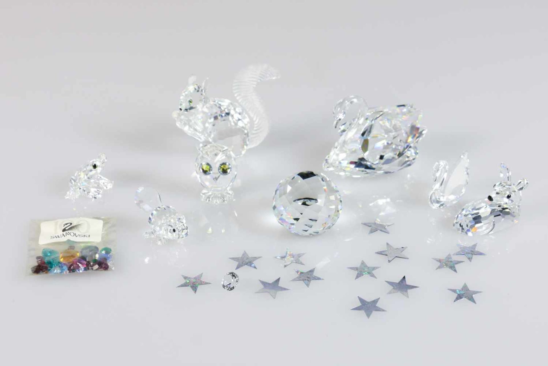 (8) delig lot divers Swarovski, 20e eeuw. Waaronder een uil (met certificaat), eekhoorn, twee