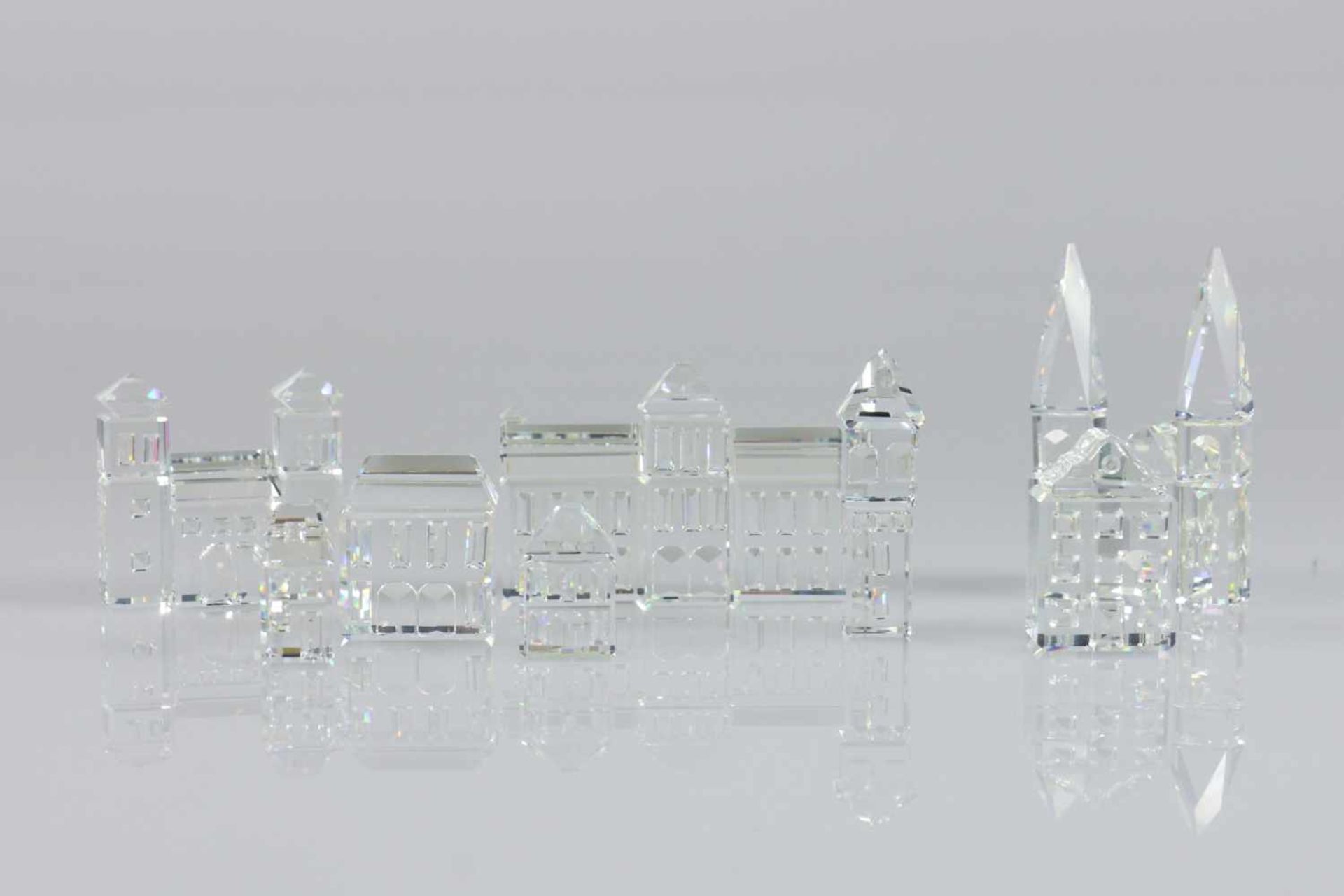 (5) delig lot divers 'city planning' Swarovski, 20e eeuw. Waaronder drie gebouwen, een toren en twee - Bild 2 aus 4