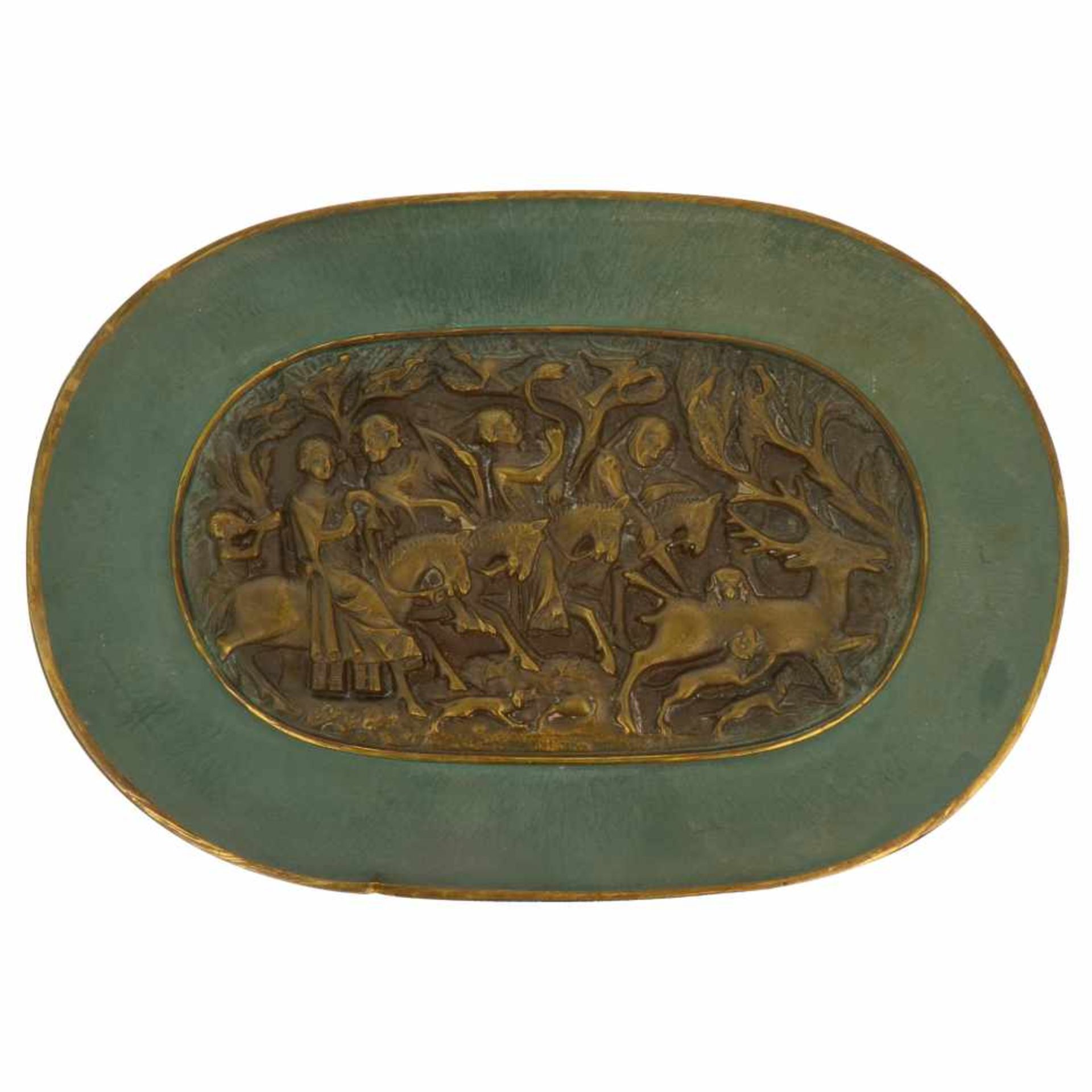 Een bronzen sierbord met tafereel van een hertenjacht in Middeleeuwse stijl.Afm. 25 x 17 cm.