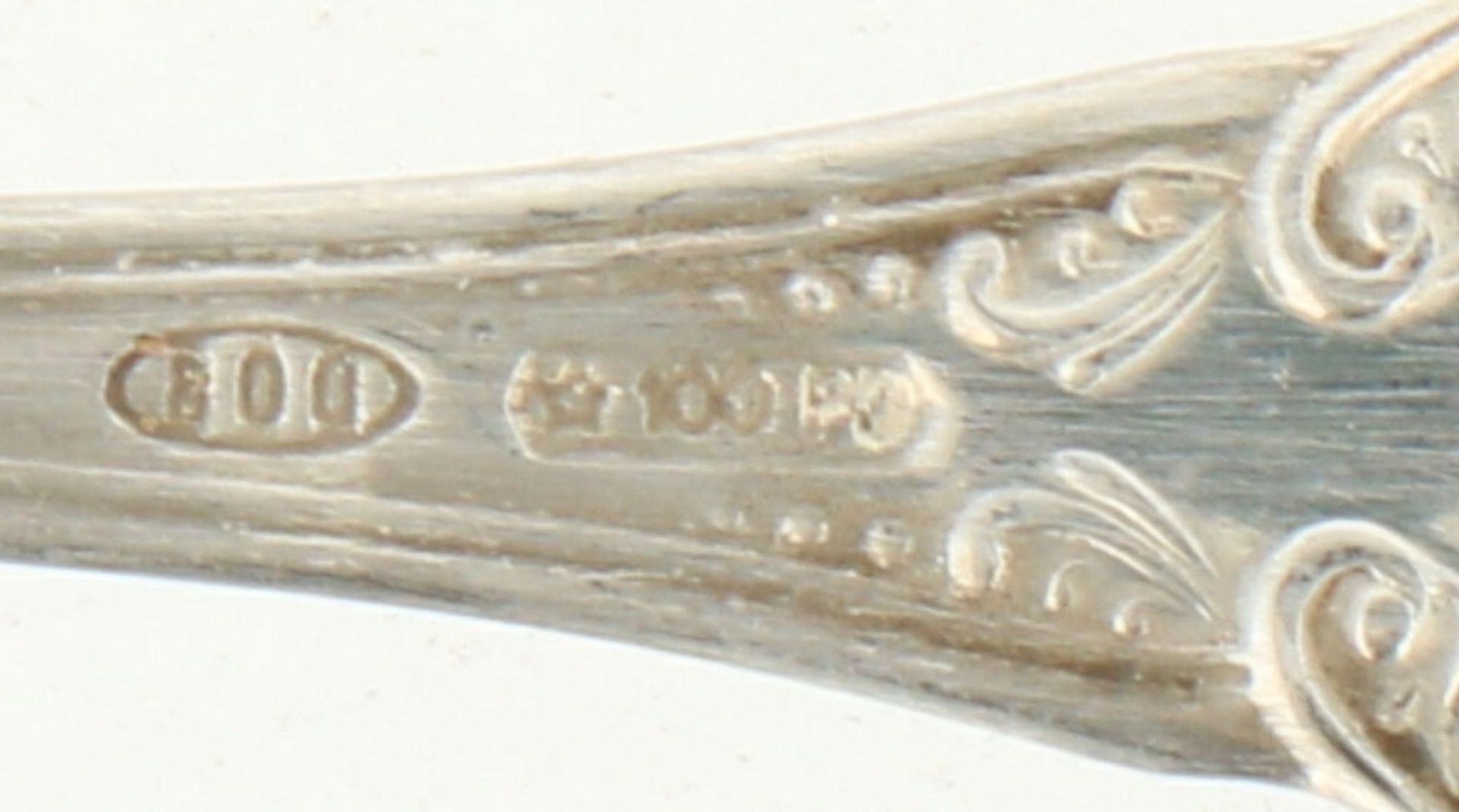 (12) Delige set theelepels zilver.Voorzien van acanthusblad meegegoten randversieringen en in - Bild 4 aus 5