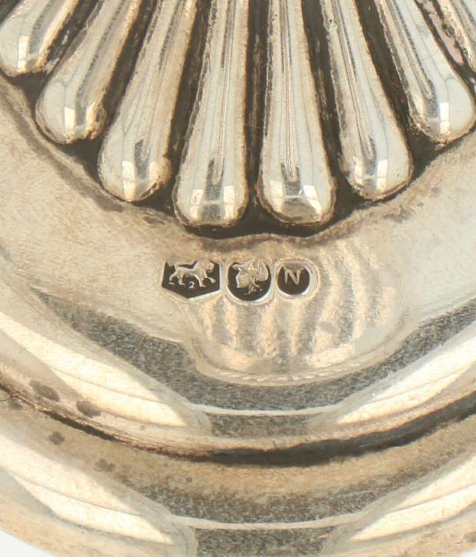 Kandelaar zilver.Ovaal baluster vormig uitgevoerd met gevulde basement. Nederland, 1923, Keurtekens: - Bild 3 aus 3