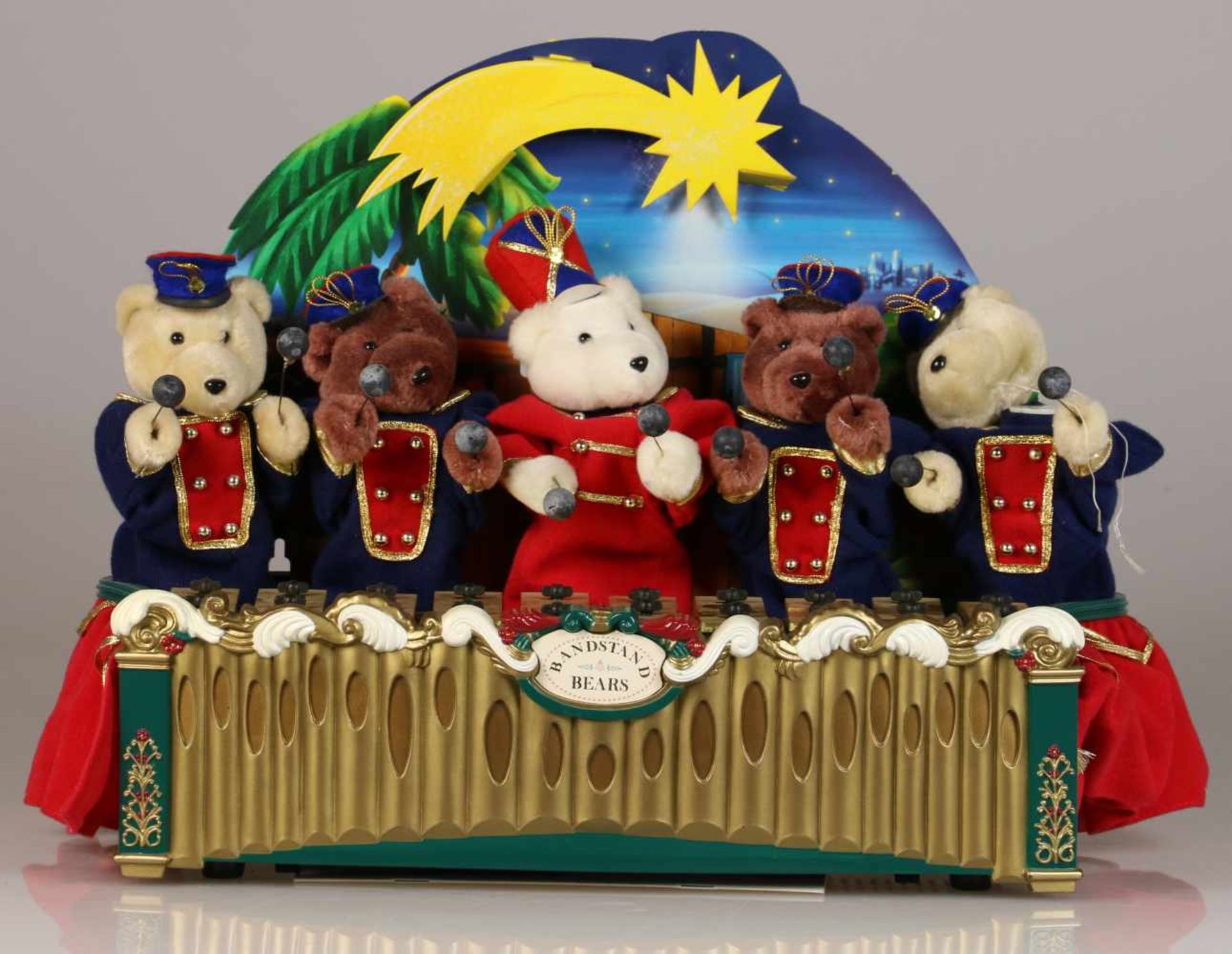 Een Bandstand Bears kerst xylofoonspeler. Eind 20e eeuw. Eén berenhoofd zit los. Afm. 30 x 37 x 20