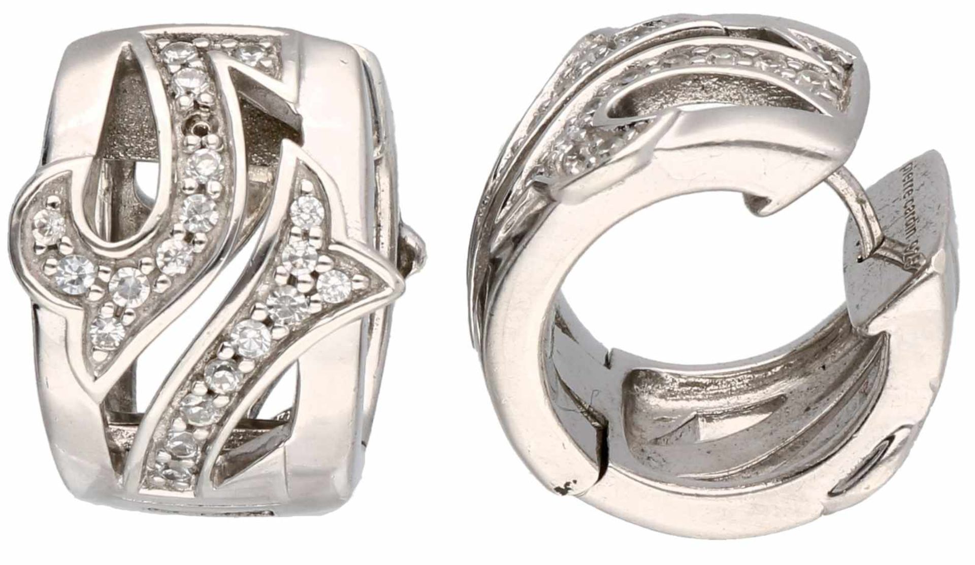 Zilveren Pierre Cardin oorbellen, zirkonia - 925/1000.LxB: 1,6 x 1,5 cm. Gewicht: 11,5 gram.Silver