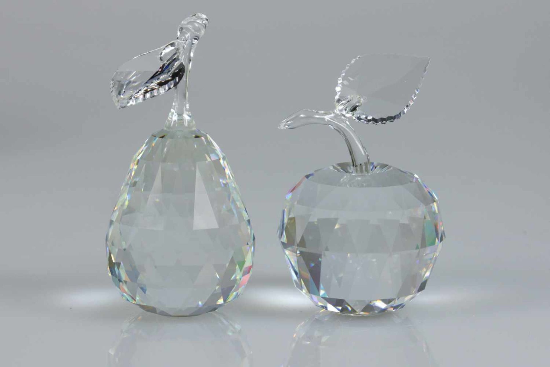 (2) delig lot divers Swarovski, 20e eeuw. Waaronder een appel en een peer (Beide inclusief doos en