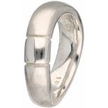 Zilveren Pierre Cardin ring - 925/1000.Ringmaat: 17,75 mm. Gewicht: 9 gram.Silver Pierre Cardin ring