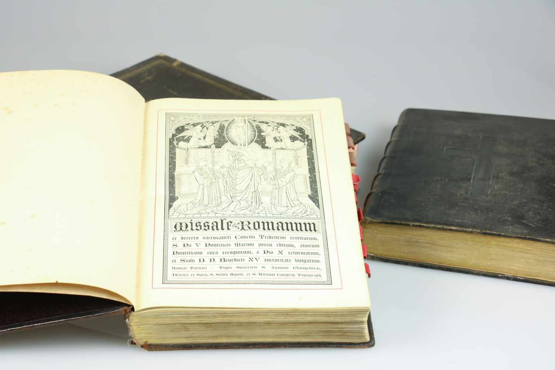 Een lot van (2) Missales. Circa 1900.Geschatte opbrengst: € 20 - € 40.A lot including (2) - Bild 3 aus 4