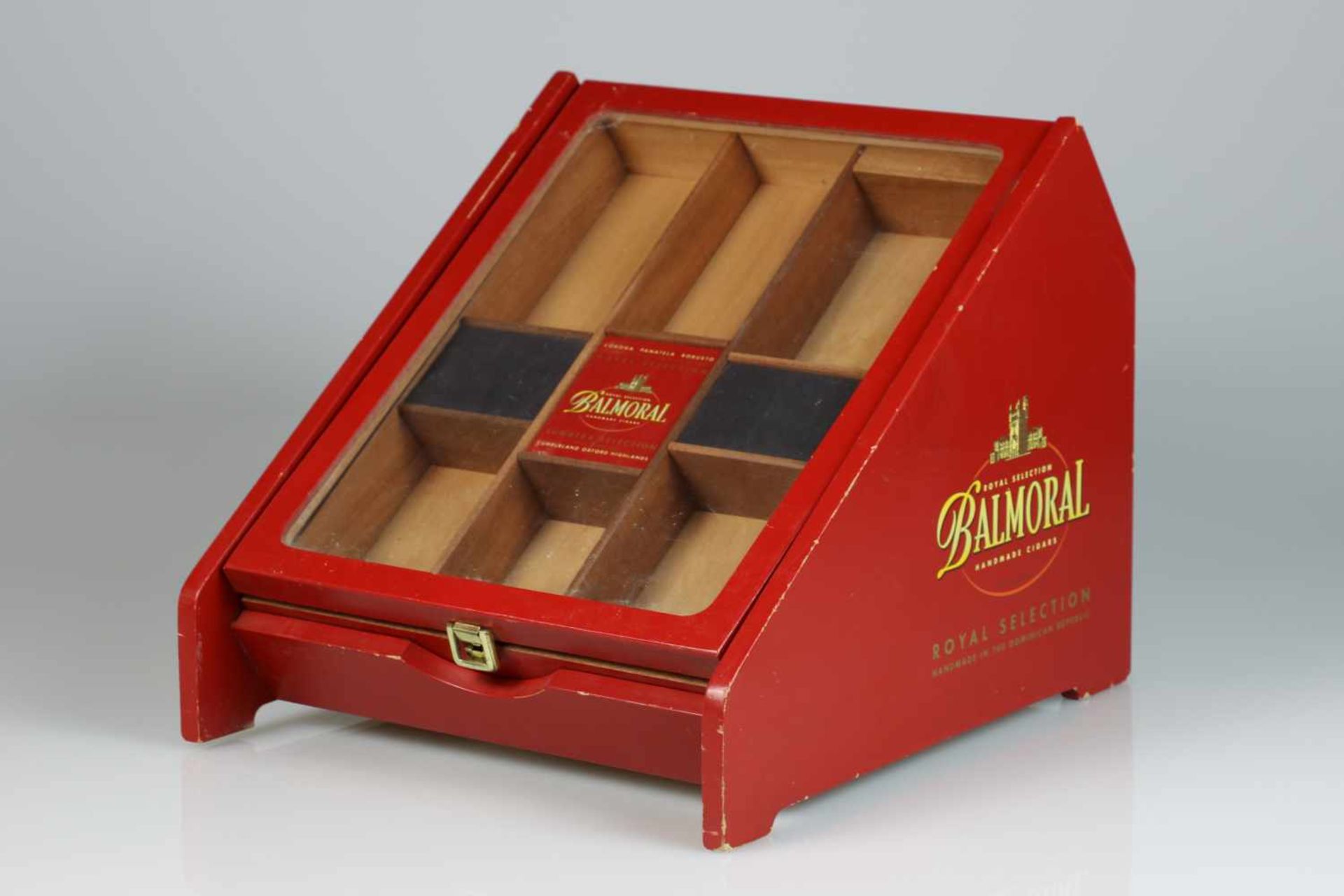 Een sigarenhumidor, Balmoral Royal Selection. Afm. 38 x 33 x 31 cm. Geschatte opbrengst: € 40 - € - Bild 3 aus 3