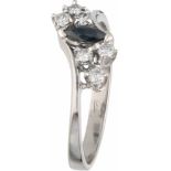 Witgouden Desiree ring, ca. 0.24 ct. diamant en saffier - 14 kt.6 Briljant geslepen diamanten (ca.