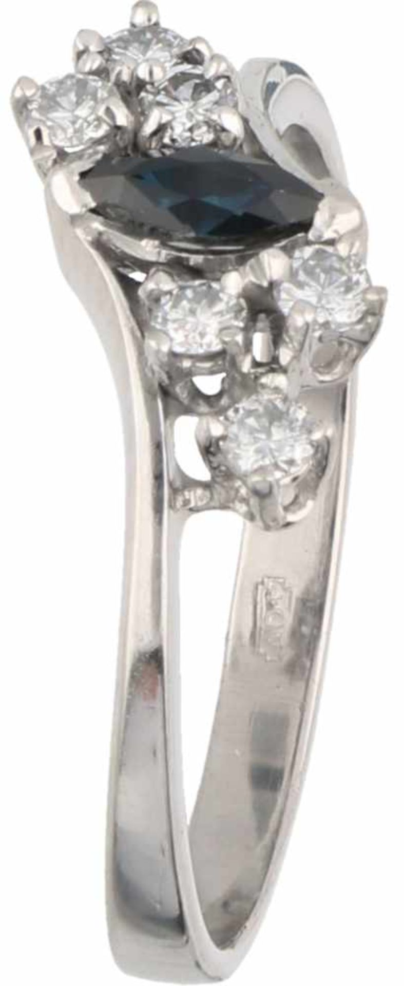 Witgouden Desiree ring, ca. 0.24 ct. diamant en saffier - 14 kt.6 Briljant geslepen diamanten (ca.