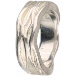 Zilveren Pierre Cardin bandring - 925/1000.Ringmaat: 17,25 mm. Gewicht: 9,3 gram.Silver Pierre