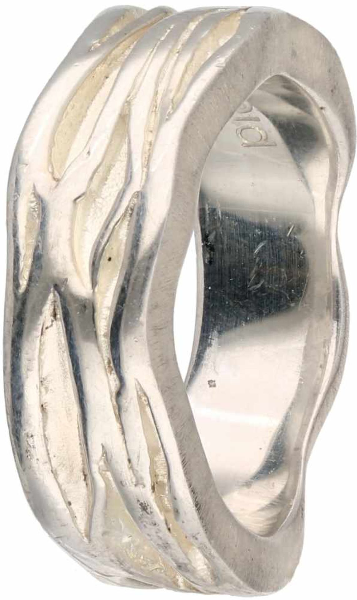 Zilveren Pierre Cardin bandring - 925/1000.Ringmaat: 17,25 mm. Gewicht: 9,3 gram.Silver Pierre