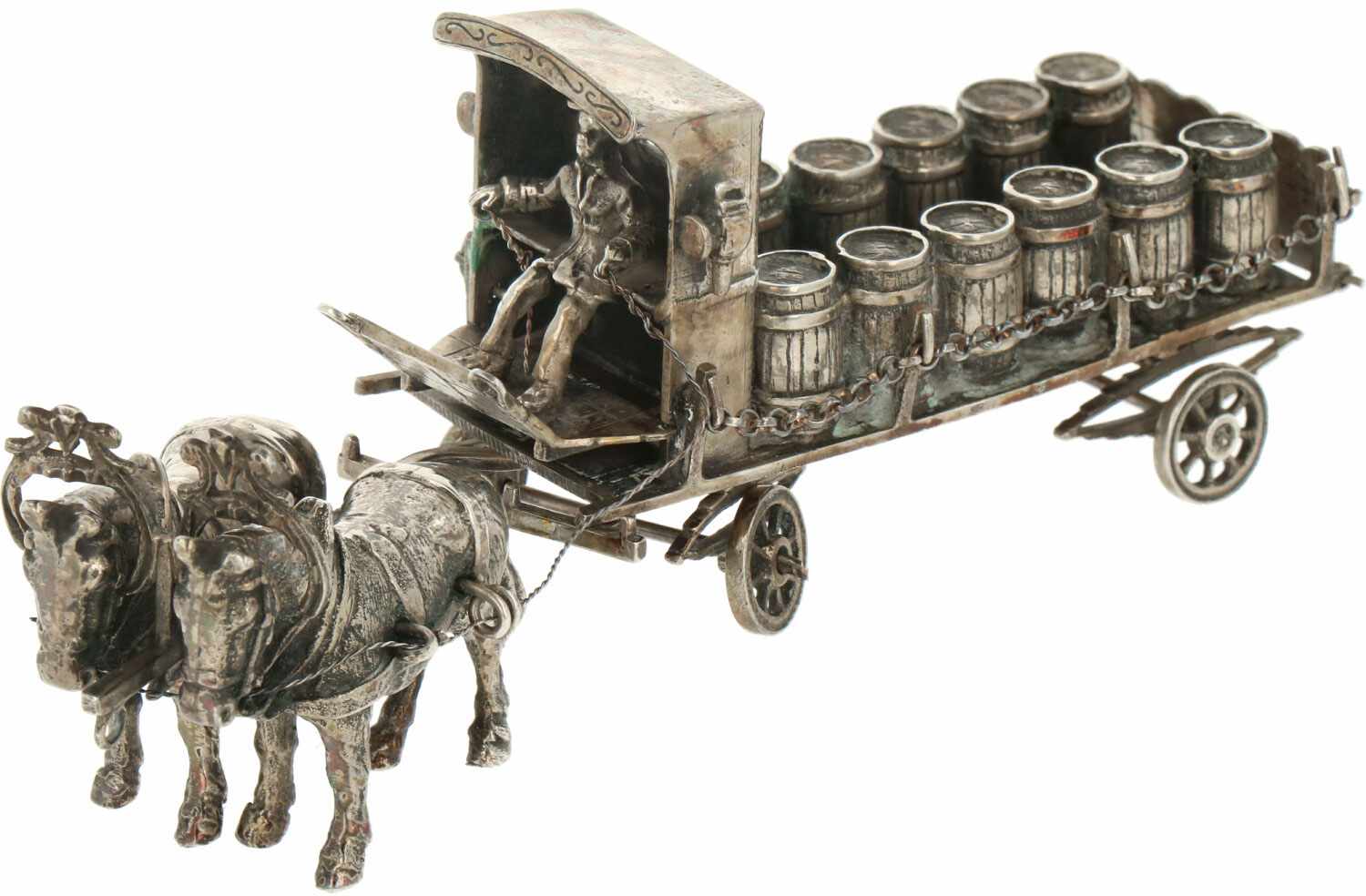 Biervaten transport kar met 2 werkpaarden zilver.