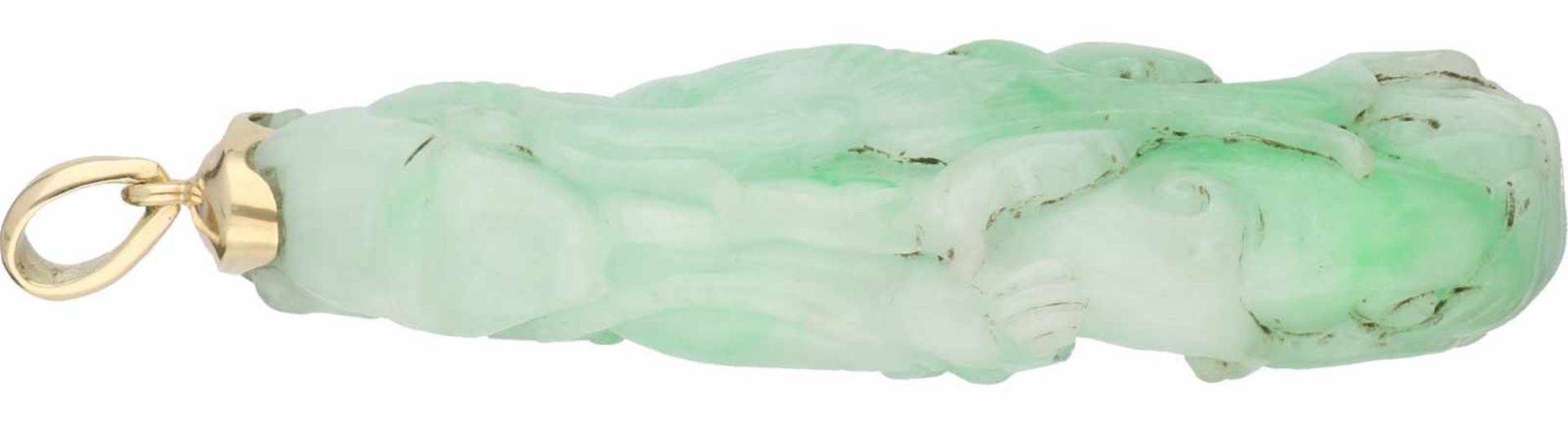 Grote hanger van gesneden jade met geelgouden montuur - 14 kt. - Bild 3 aus 3
