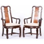Een set van twee notenhouten stoelen, China, 20e eeuw.