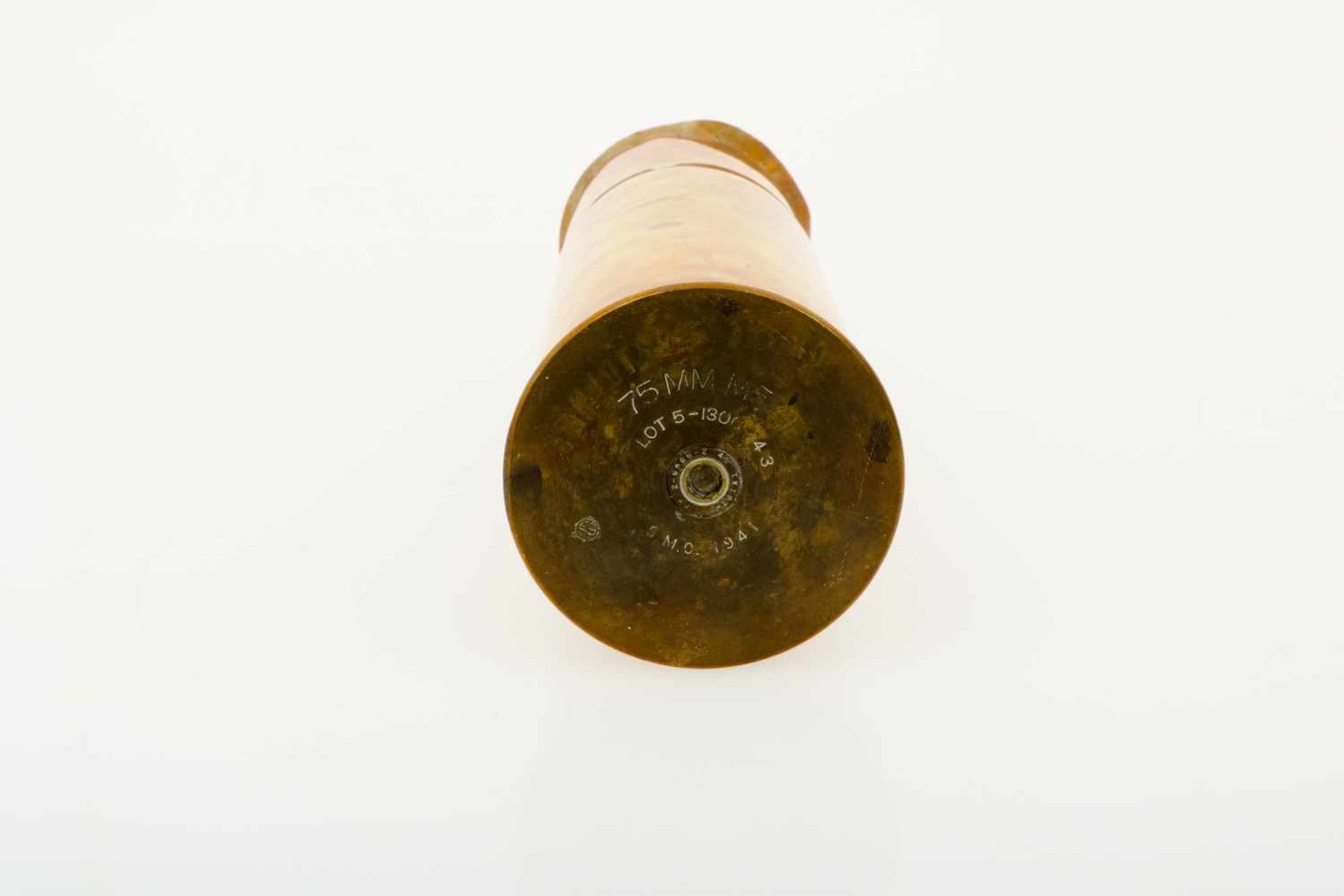 Een W.O.II trench-art vaas. - Image 2 of 4