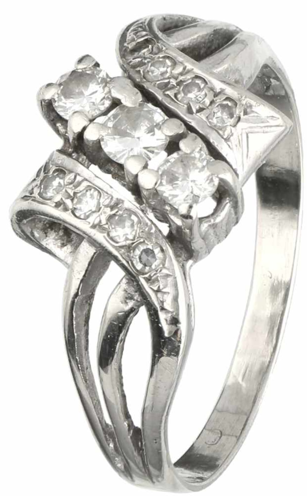 Witgouden ring, met ca. 0.37 ct. diamant - 14 kt.