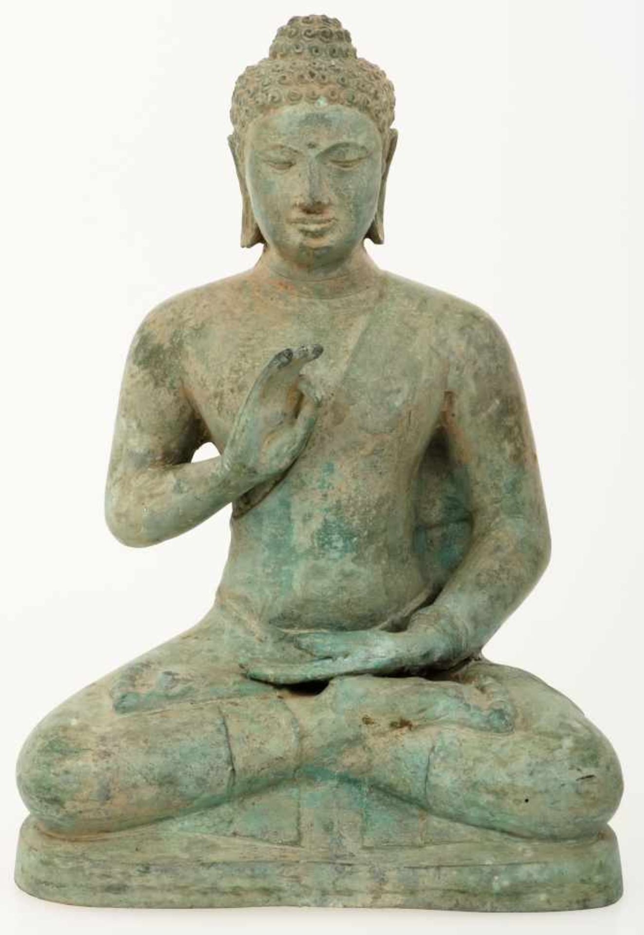 Een bronzen Buddha, naar antiek voorbeeld.