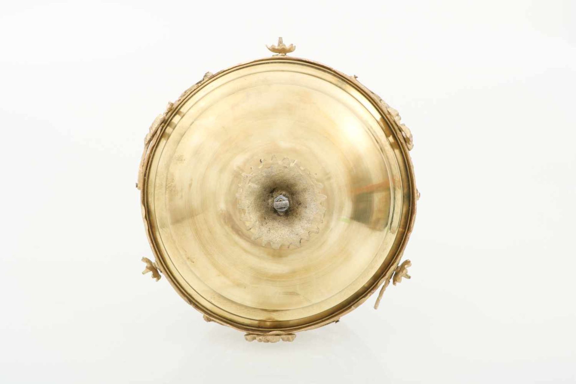 Een messing lantaarn in de vorm van een zakkroon, naar antiek voorbeeld, eind 20e eeuw. - Bild 3 aus 3