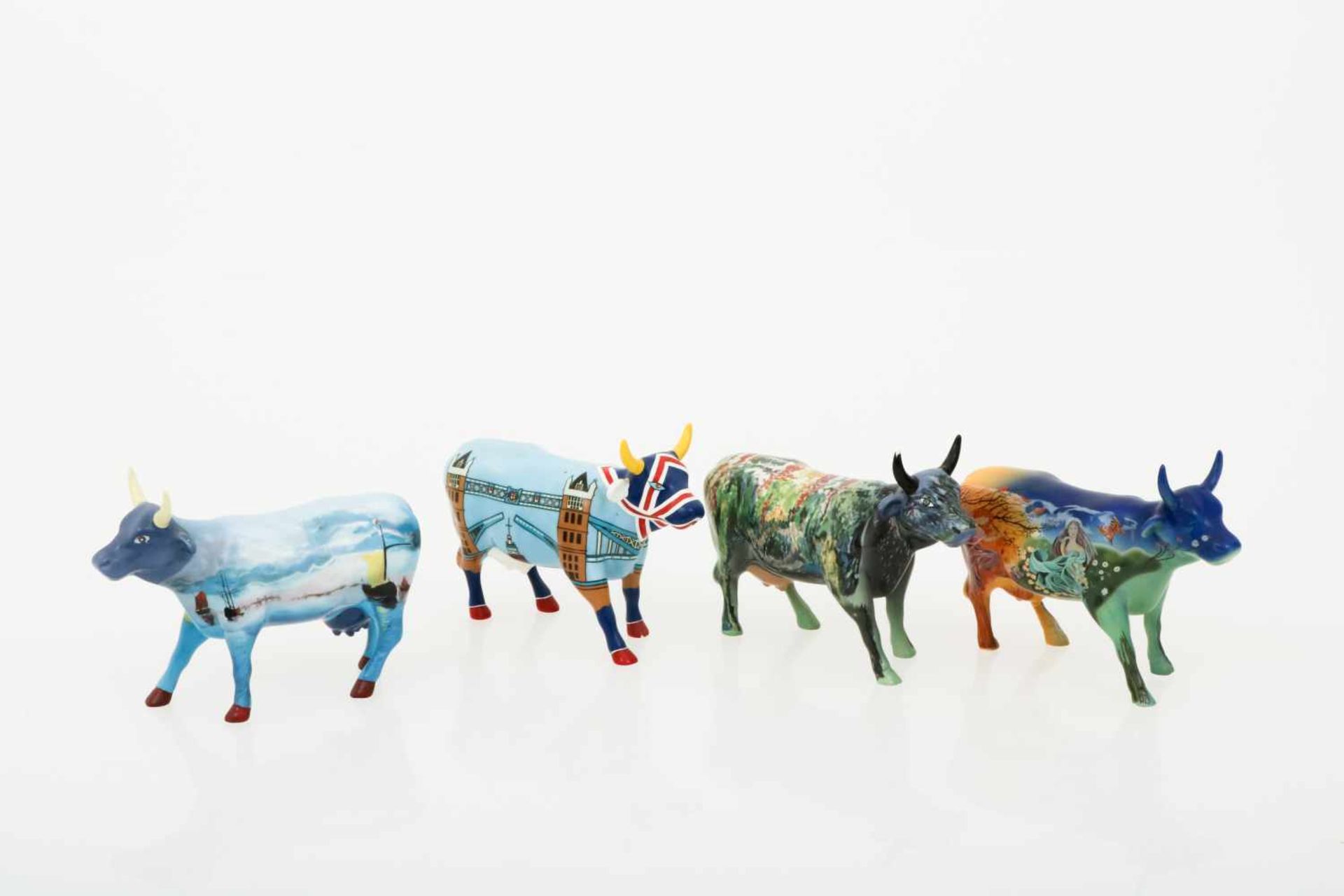 Een lot van (4) aardewerk cowparade koeien. Engeland, 2e helft 20e eeuw. - Bild 2 aus 3