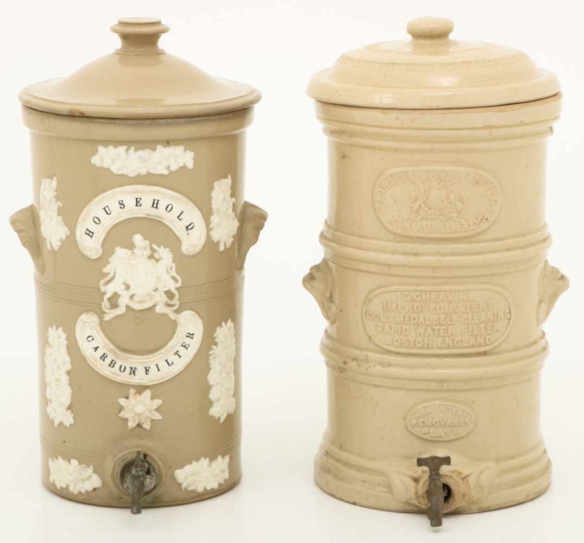 Een lot van (2) Engelse waterfilters, ca. 1900.