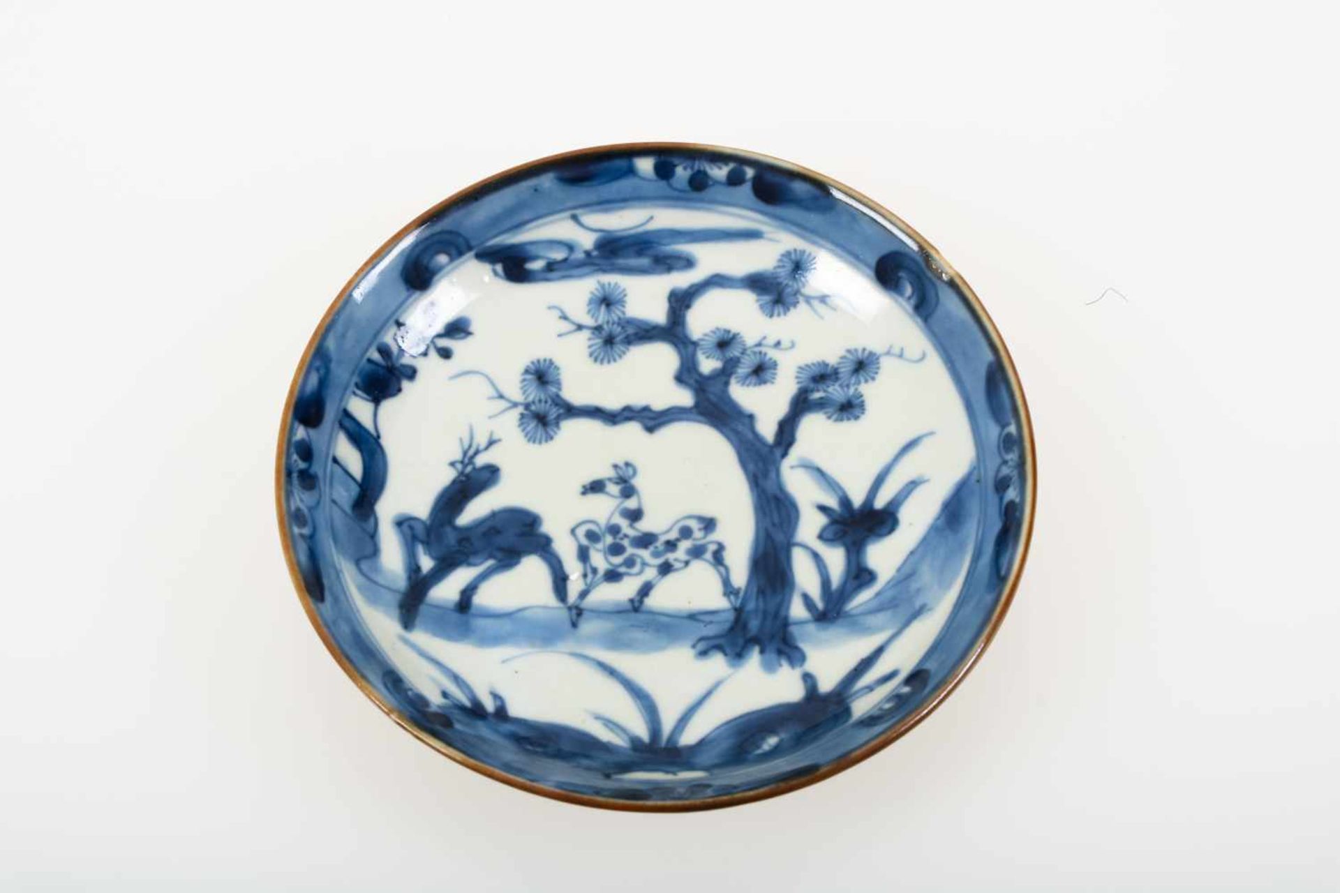 Een lot van (8) porseleinen Batavia ware schoteltjes met onder andere sybille merian decor. China, - Image 9 of 9