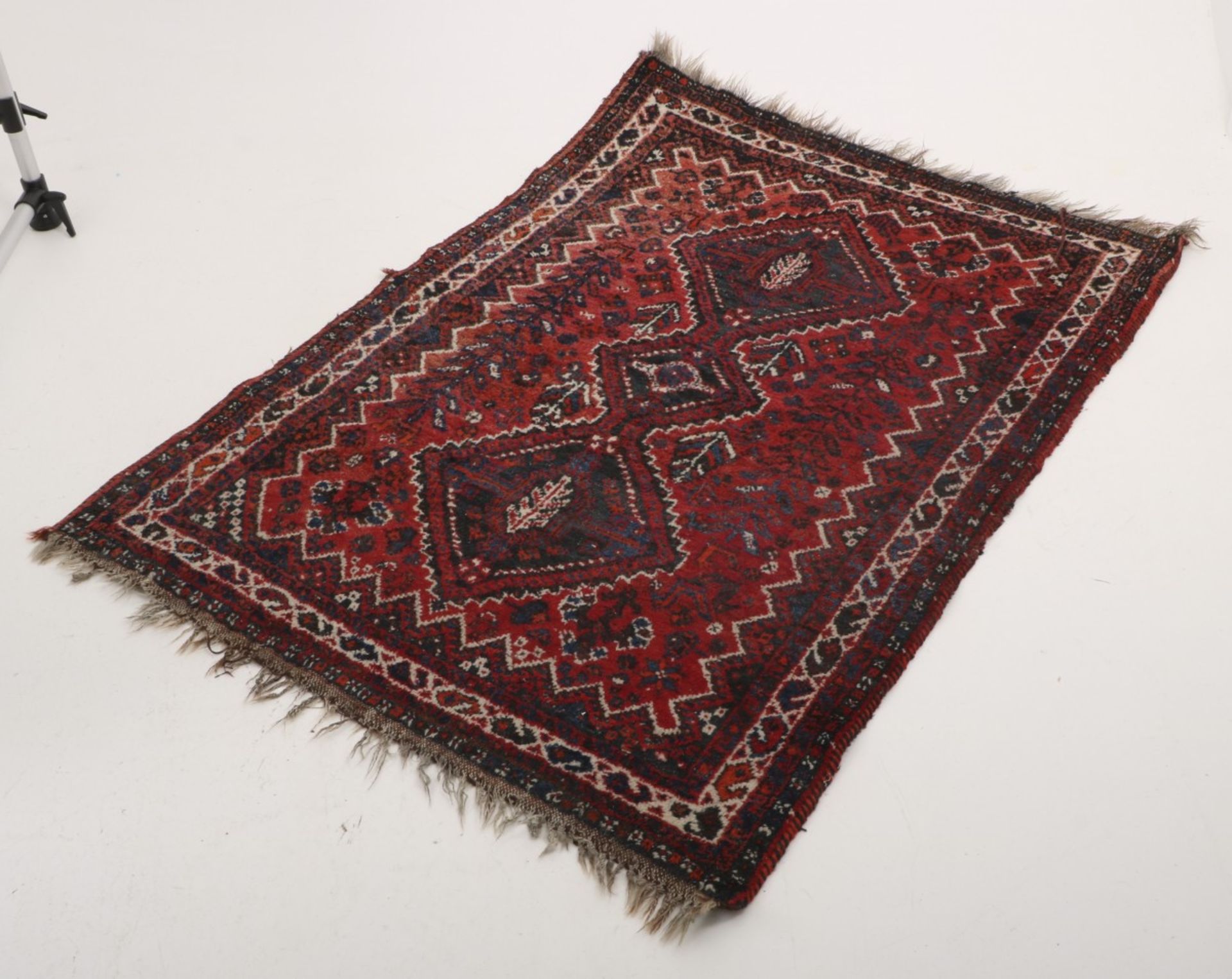 Een klein perzisch tapijt. - Bild 2 aus 3