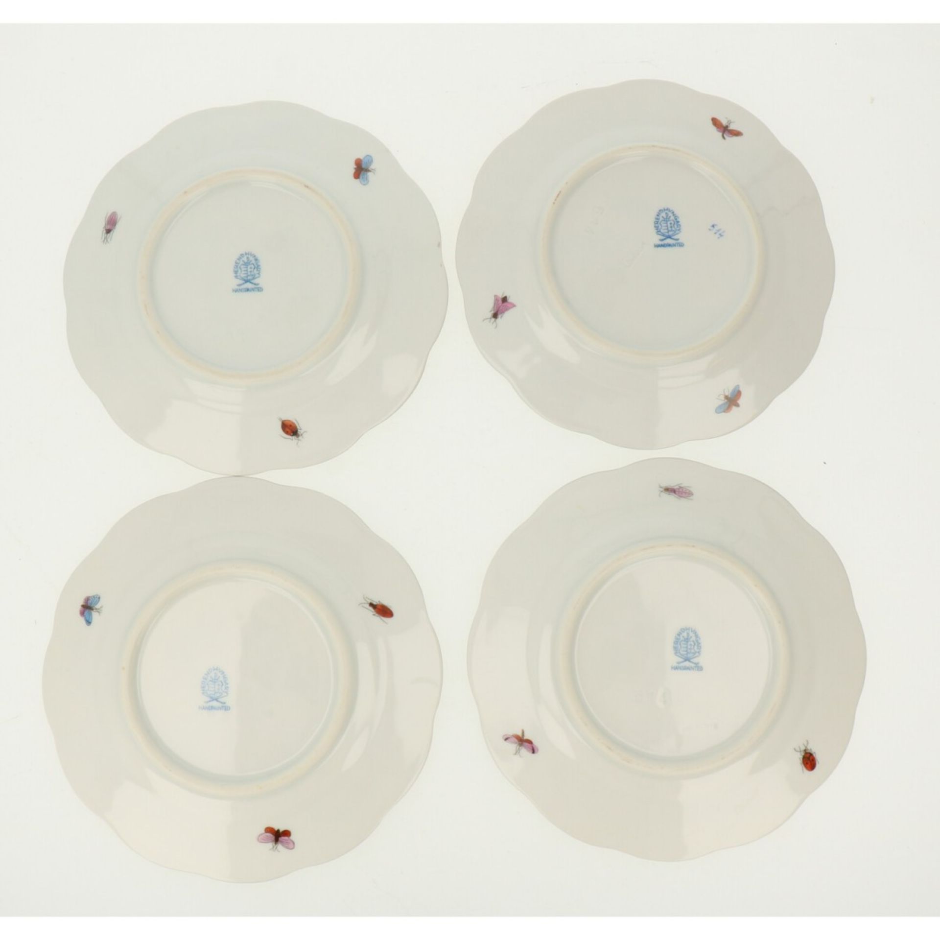 Een set van (4) porseleinen bordjes met Rotschild decor. Herend, eind 20e eeuw. - Image 2 of 2