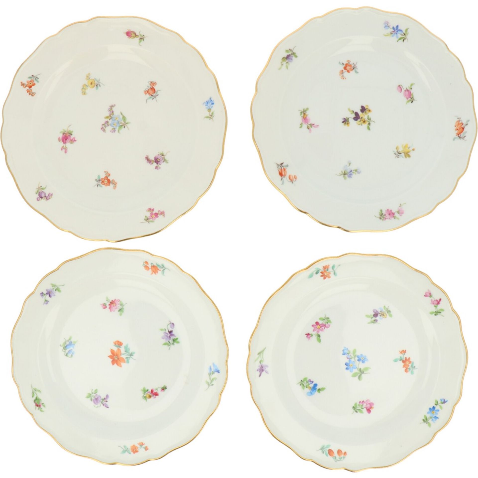 Een lot van (4) porseleinen borden met bloemendecor. Meissen, 1e helft 20e eeuw.
