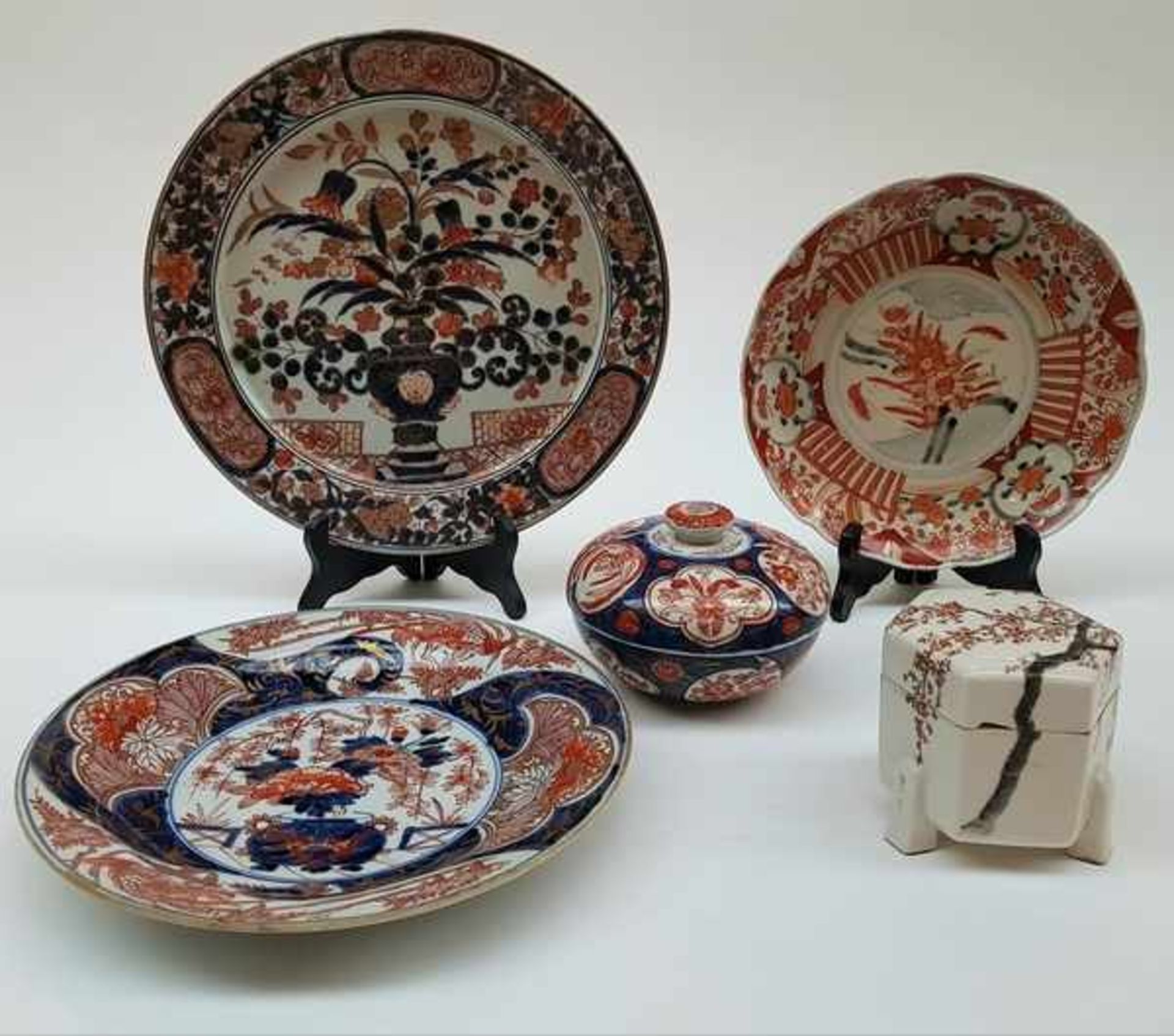 (Aziatica) Lot Imari porselein, Japan, 18e, 19e en 20e eeuw