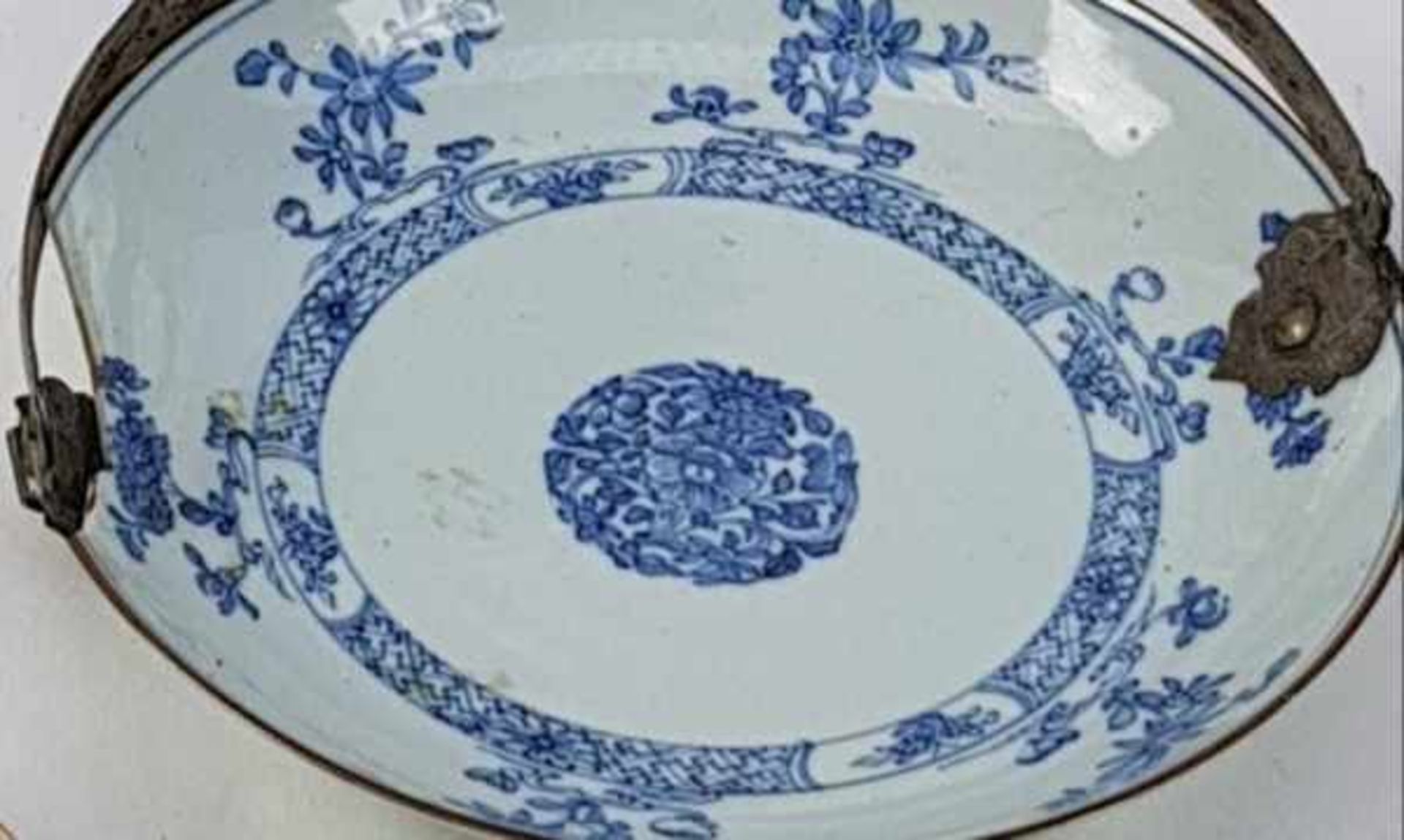 (Aziatica) Porseleinen borden, deksel en een schotel, China, 18e en 19e eeuw - Bild 3 aus 6