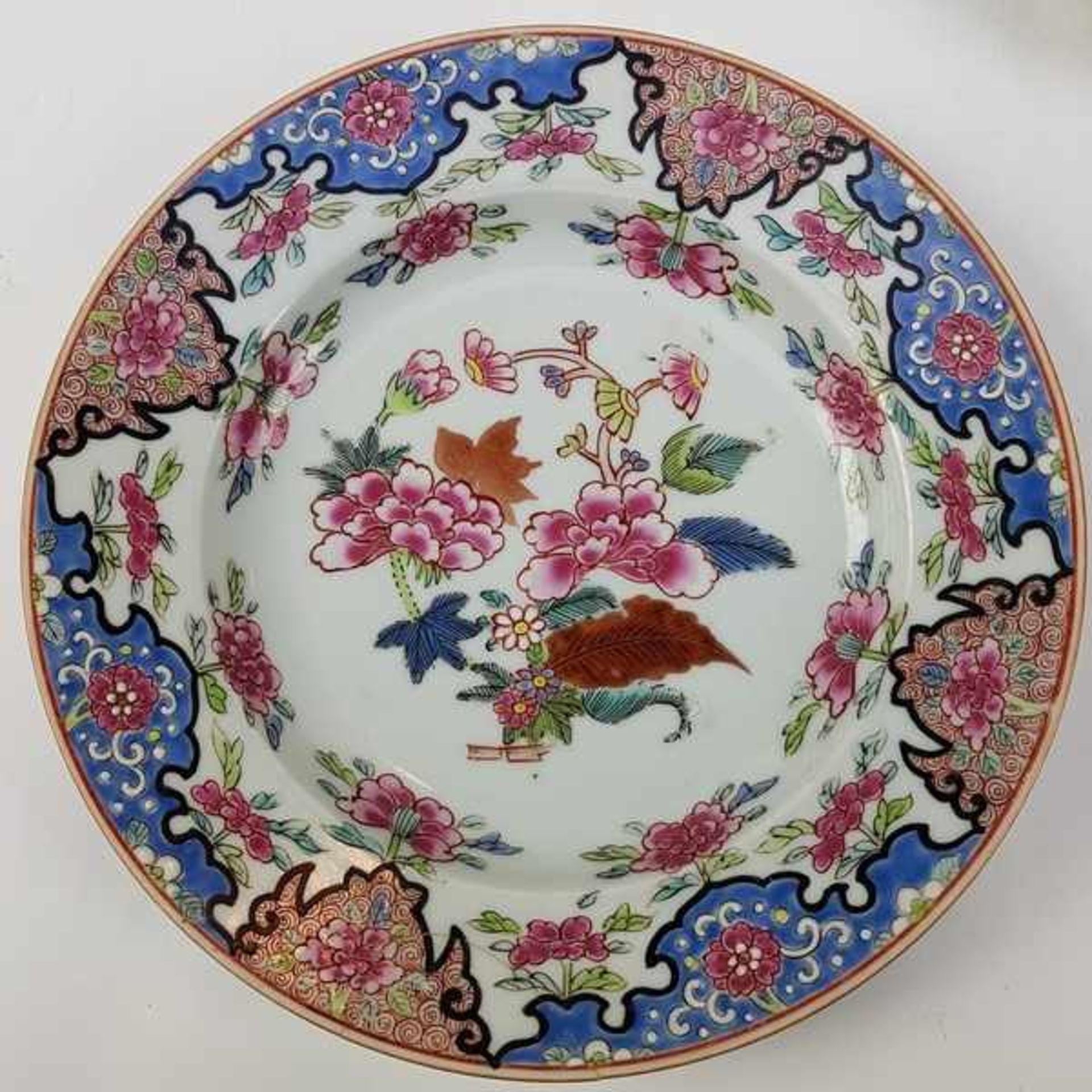 (Aziatica) Porseleinen borden, deksel en een schotel, China, 18e en 19e eeuw - Bild 4 aus 6