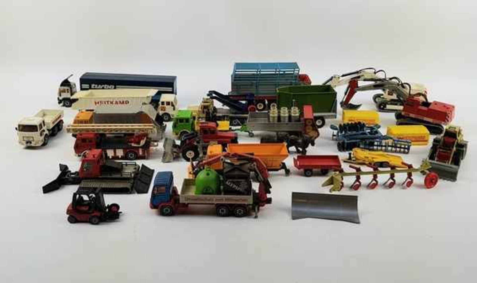 (Speelgoed) Divers lot Siku miniatuur o.a. bouwmachines en vrachtwagens