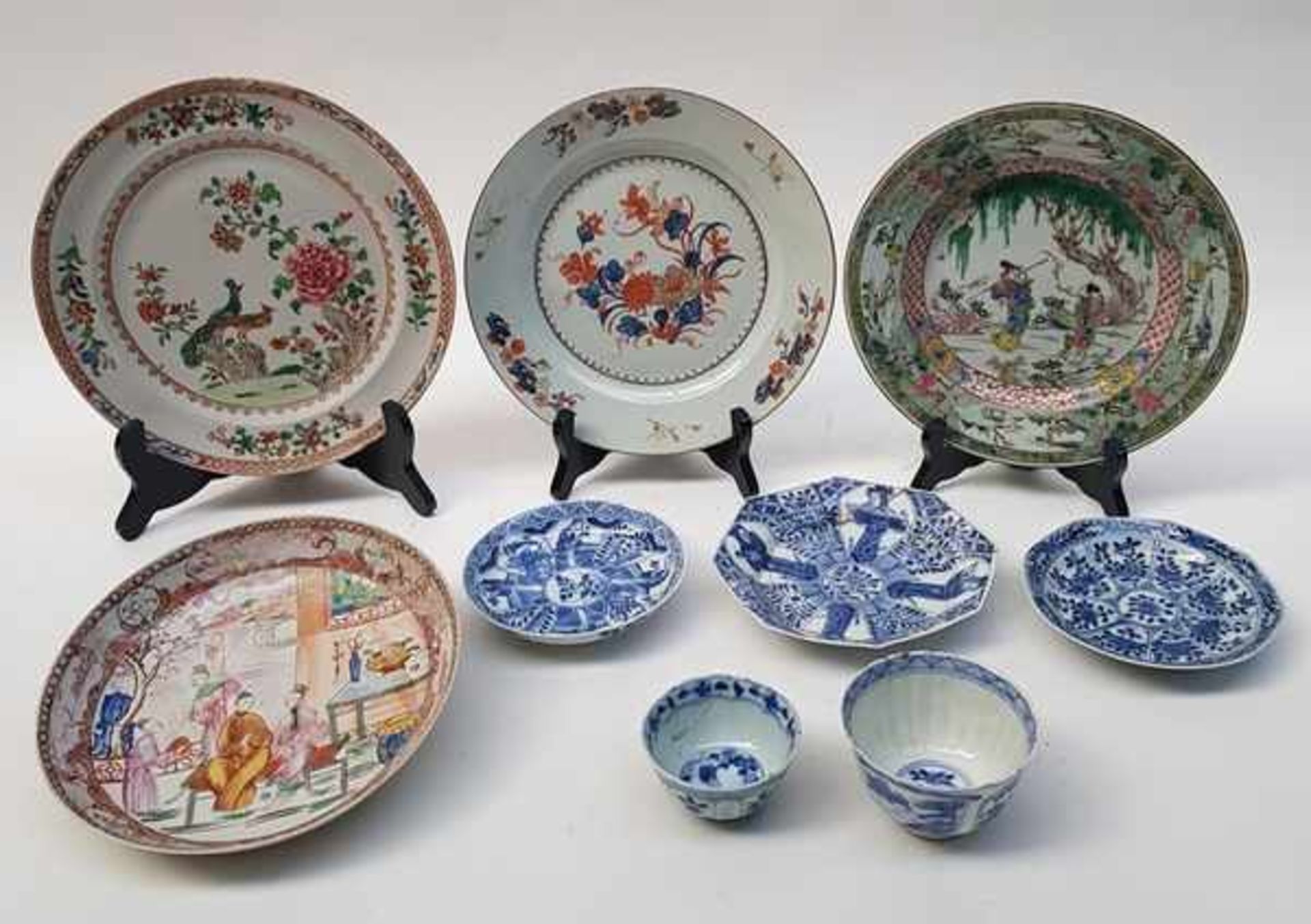 (Aziatica) Porselein, vier borden, drie schotels en twee kommen, China, 18e en 19e eeuw