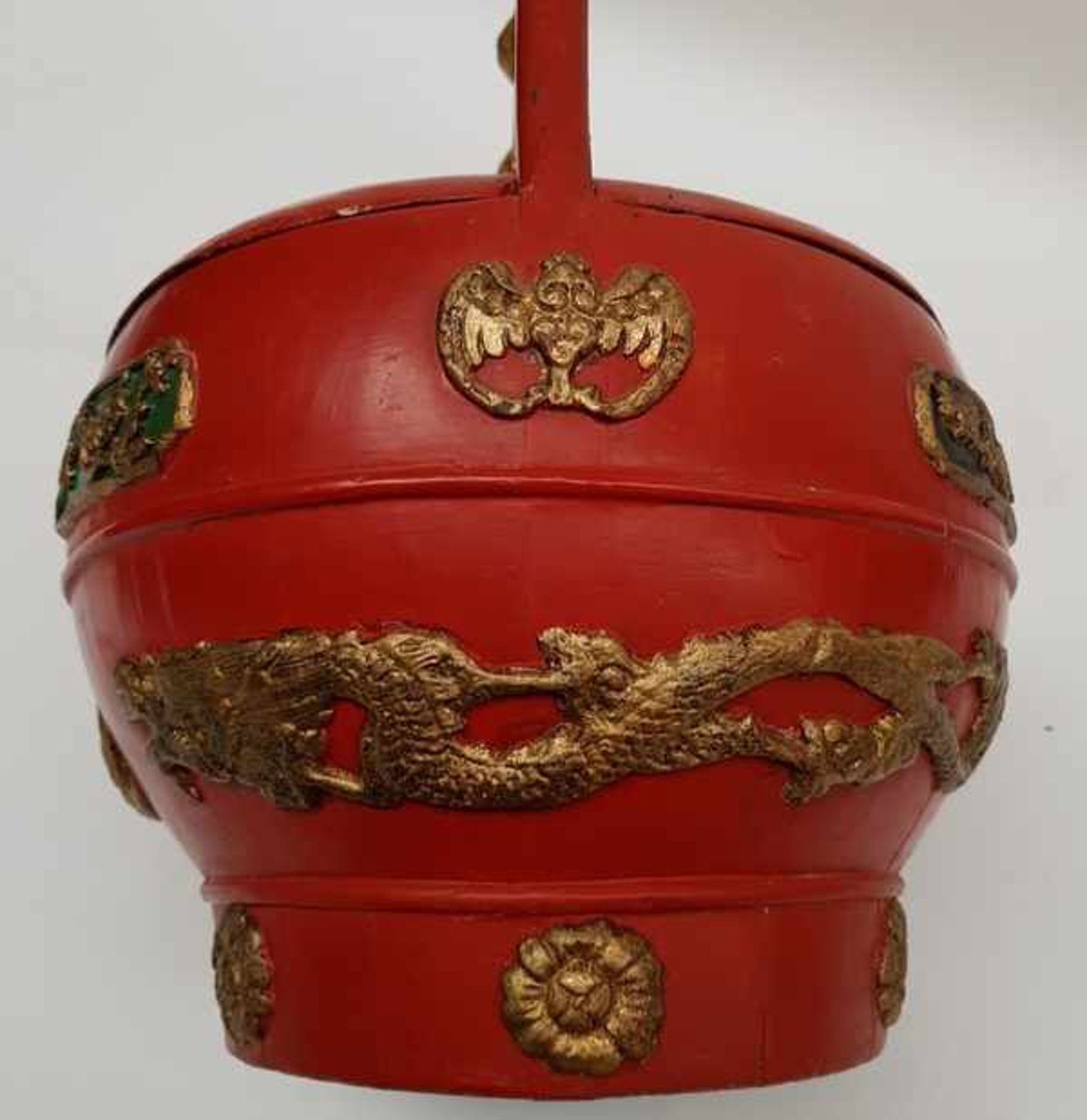 (Aziatica) Chinese houten lunchboxChinese rood gelakte houten lunchbox gedecoreerd met draken en - Bild 11 aus 11