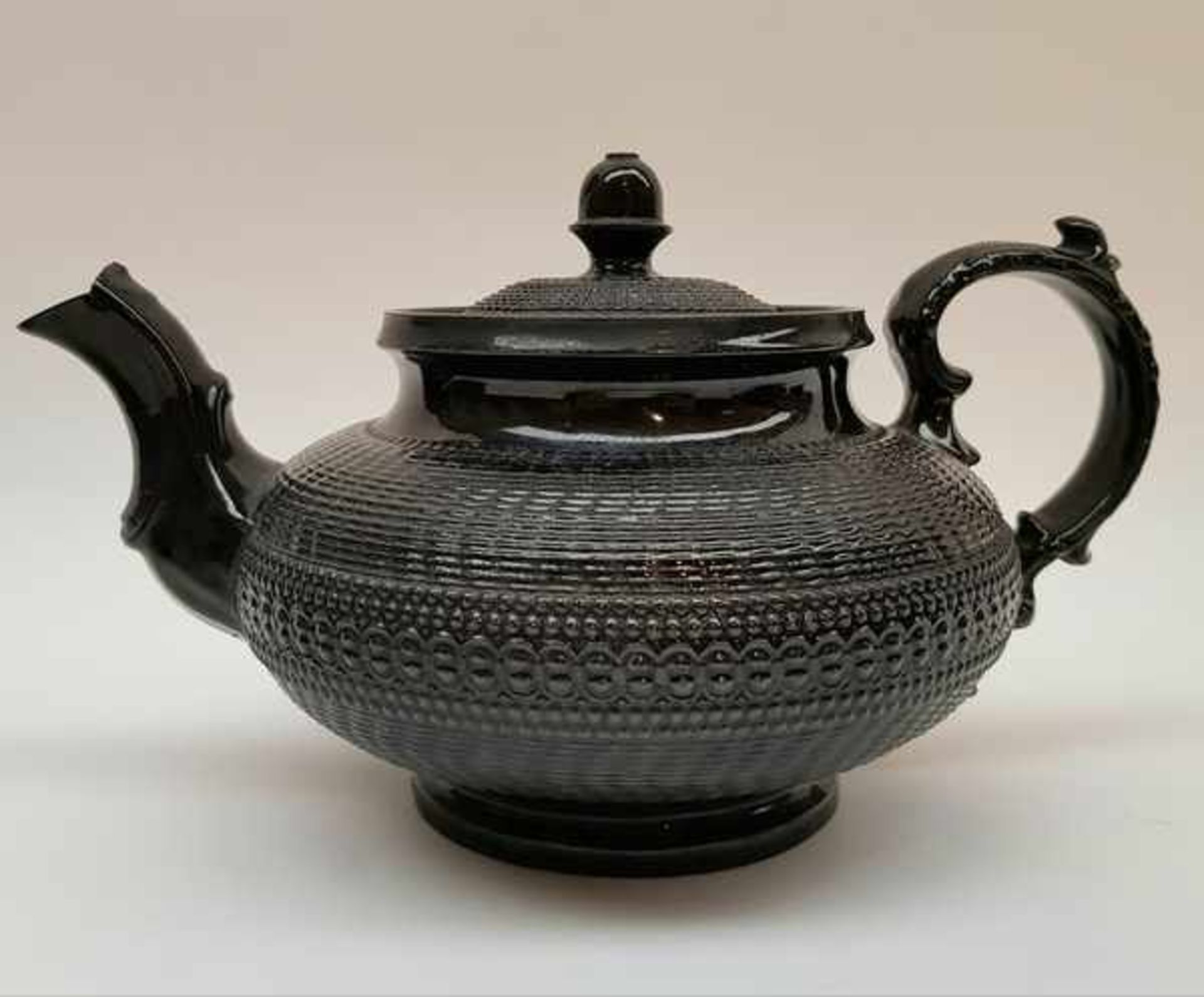 (Curiosa) Zwart Wedgewood rouw serviesZwart Wedgewood rouwservies bestaande uit o.a. theepot, - Bild 6 aus 11