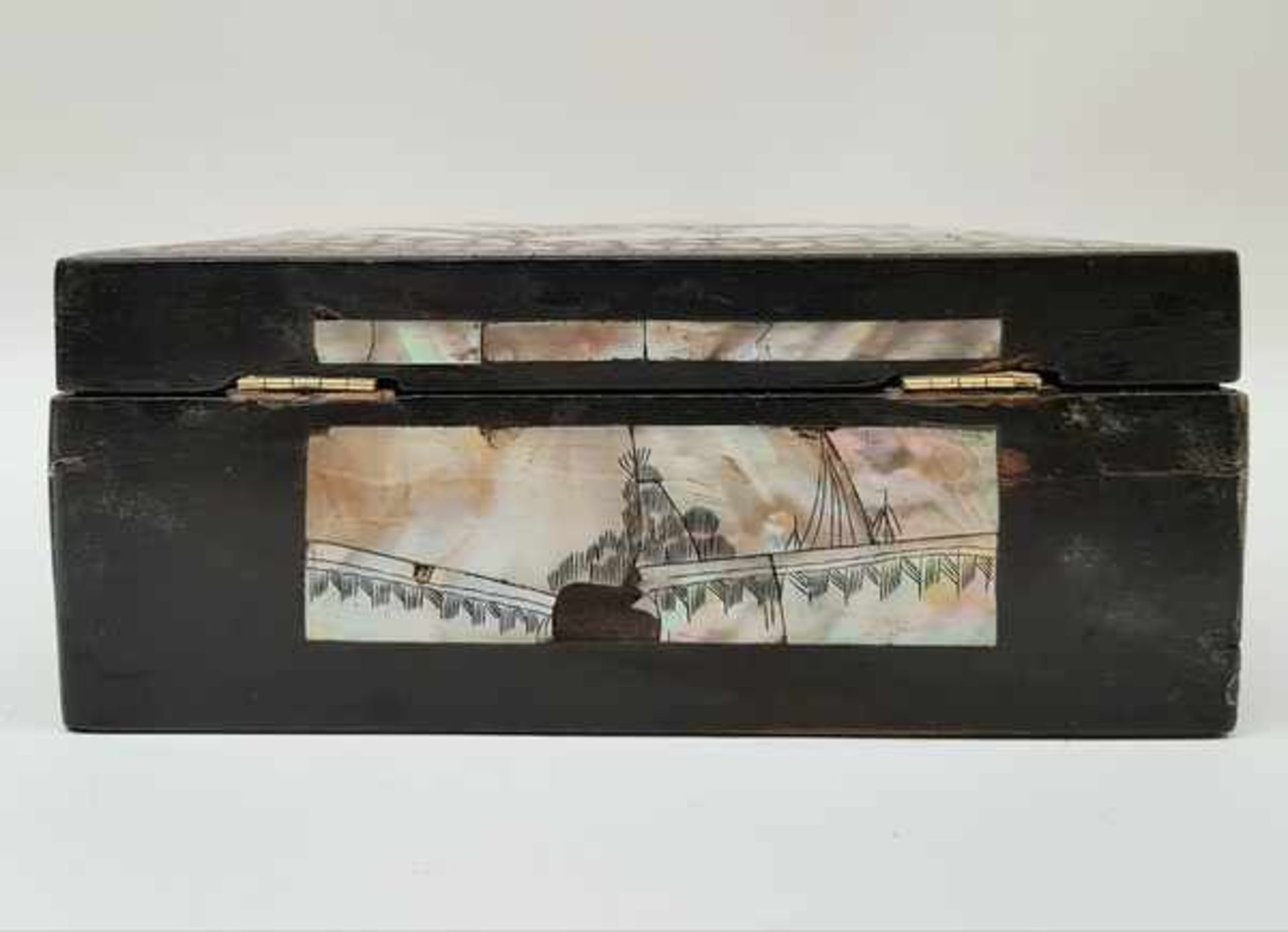 (Aziatica) Houten kist ingelegd met parelmoerChinees houten kist ingelegd met gegraveerd - Bild 5 aus 8