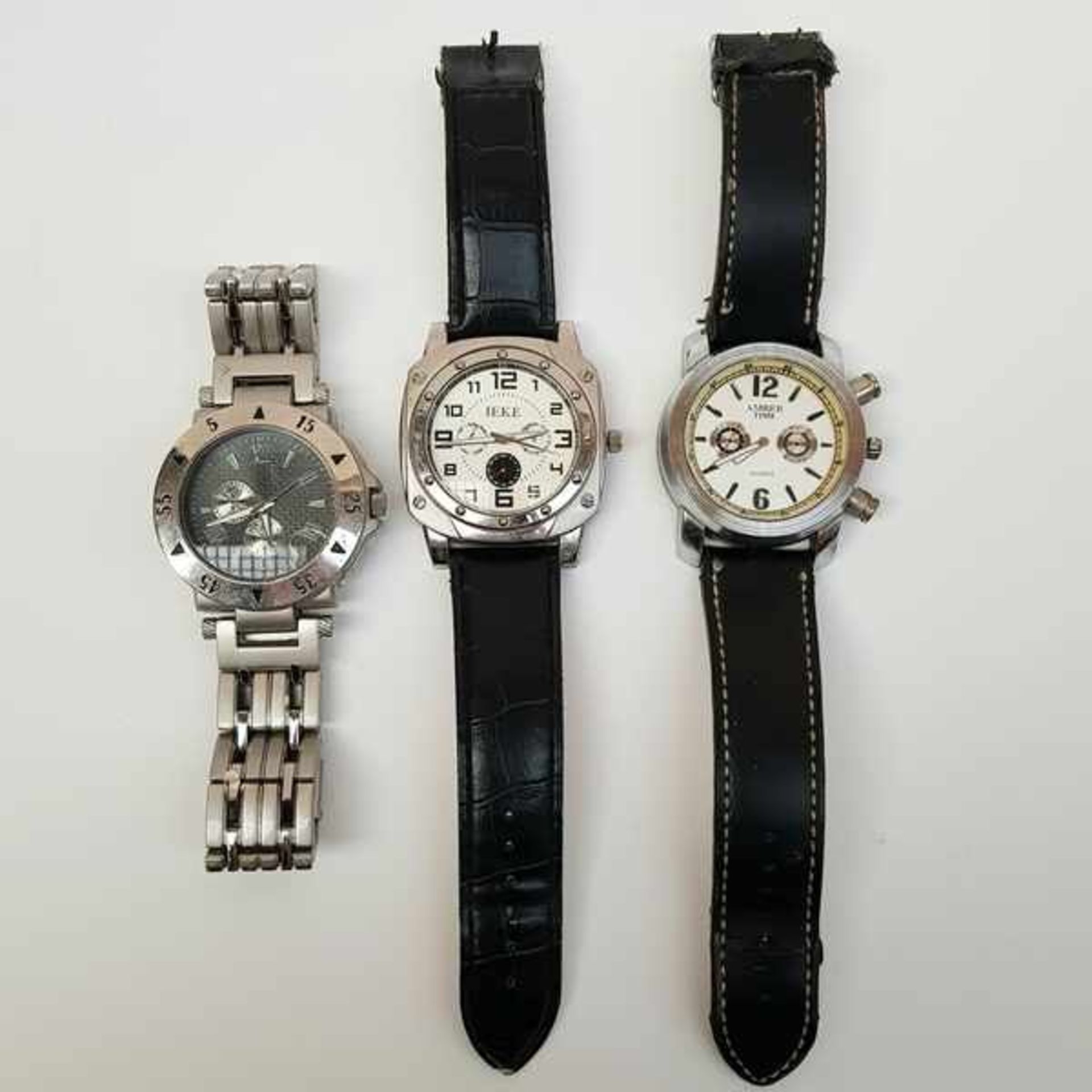 (Sieraden) HorlogesDrie heren Quartz horloges. Conditie: Beschadigingen. Afmetingen: Max. lengte