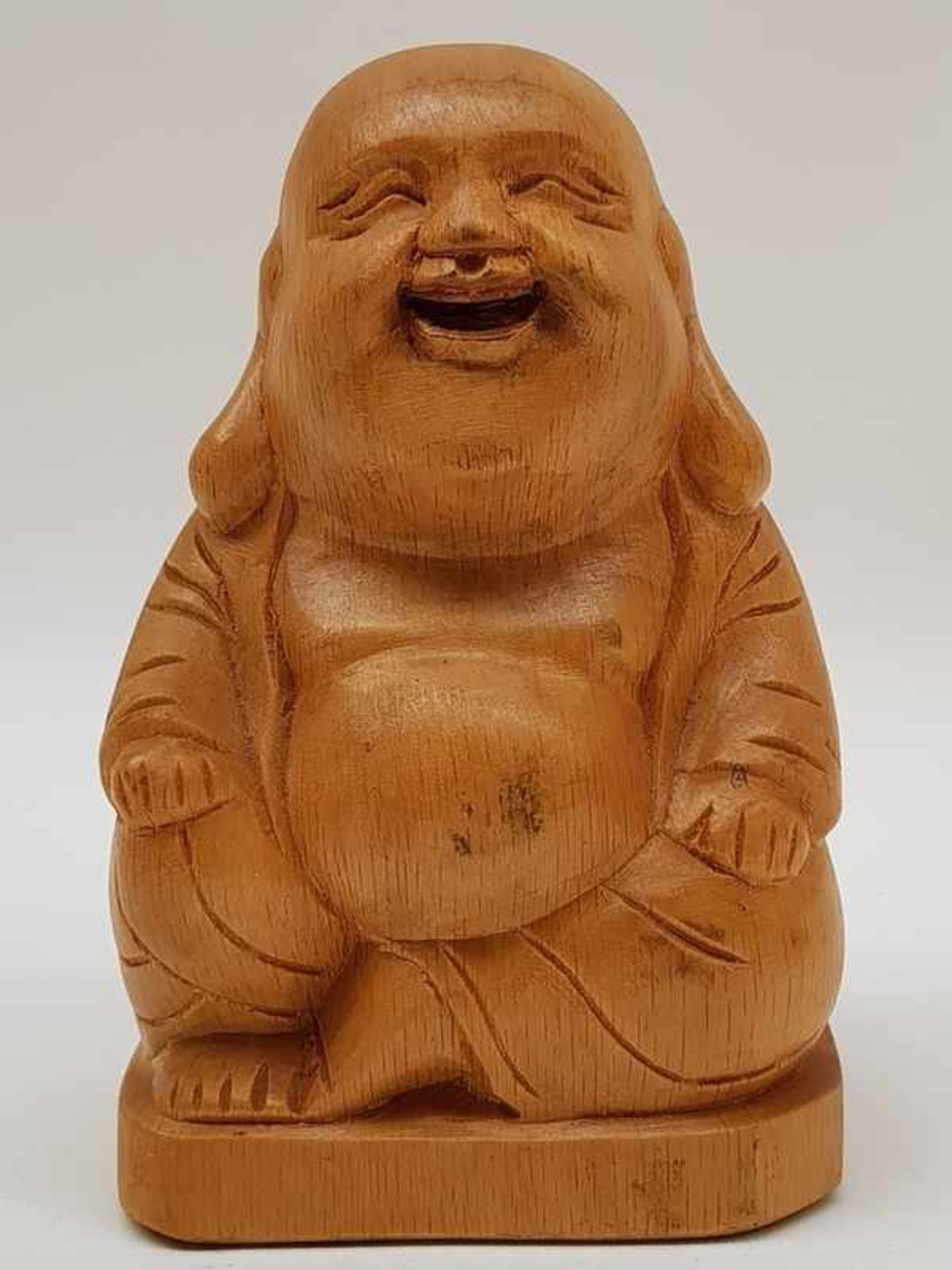 (Curiosa) Boeddha'sTwee porseleinen boeddha's en een houten boeddha. Conditie: In goede staat. - Image 5 of 6