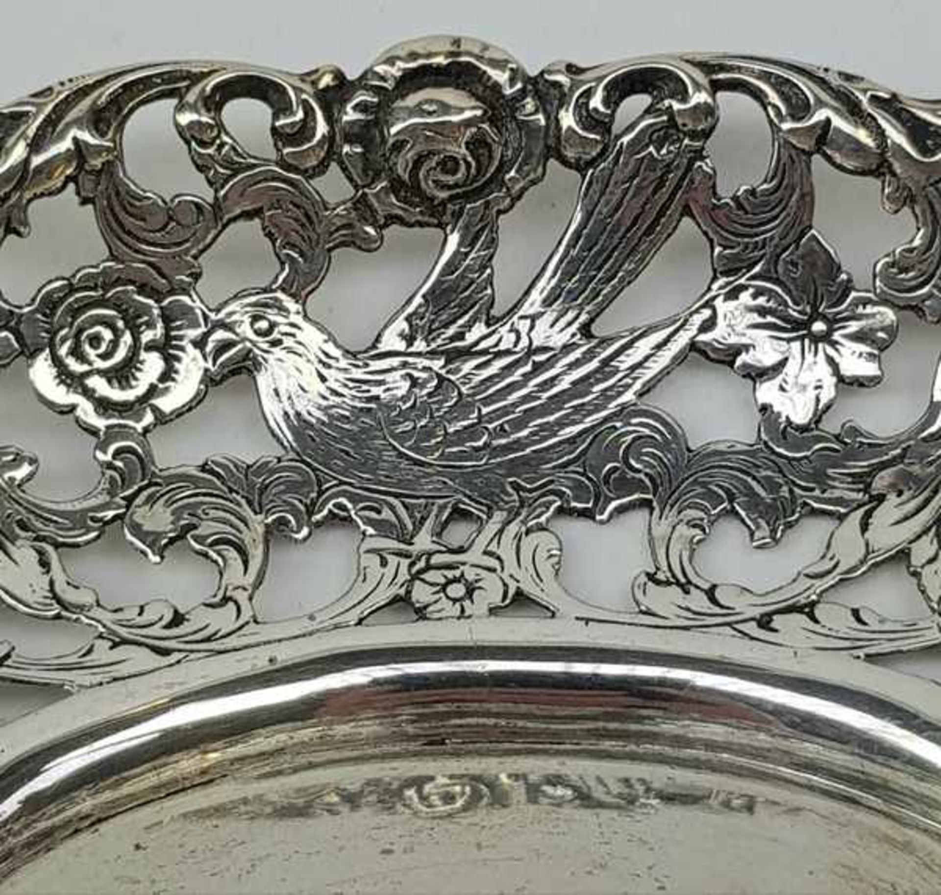 (Antiek) Zilveren bonbonschaal met ajourrandEen ovaal zilveren bonbonschaaltje met ajourrand, tweede - Image 4 of 7