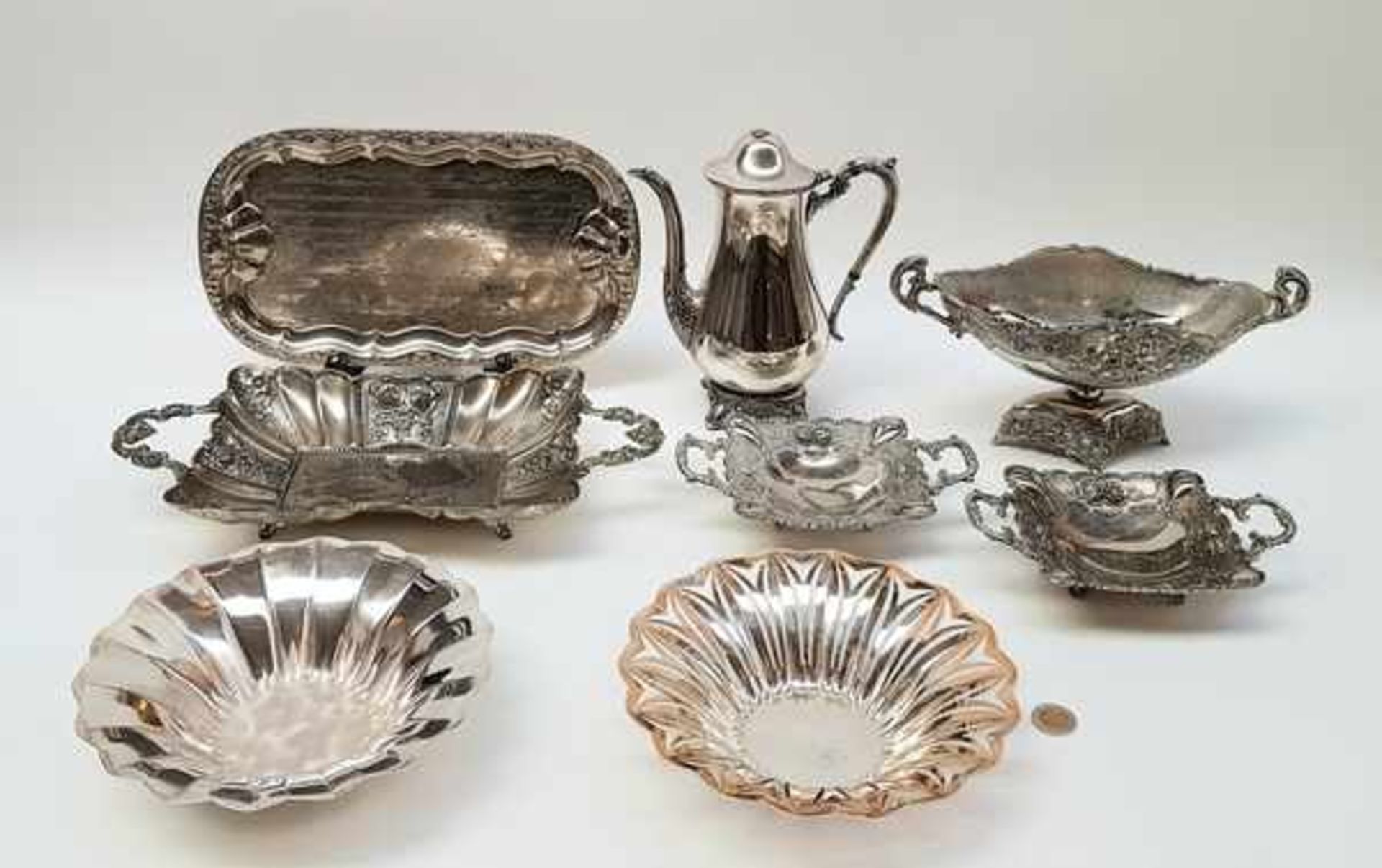 (Curiosa) Plate divers lotDivers lot waaronder schalen, dienblad en een koffiekan. Conditie: - Bild 2 aus 8