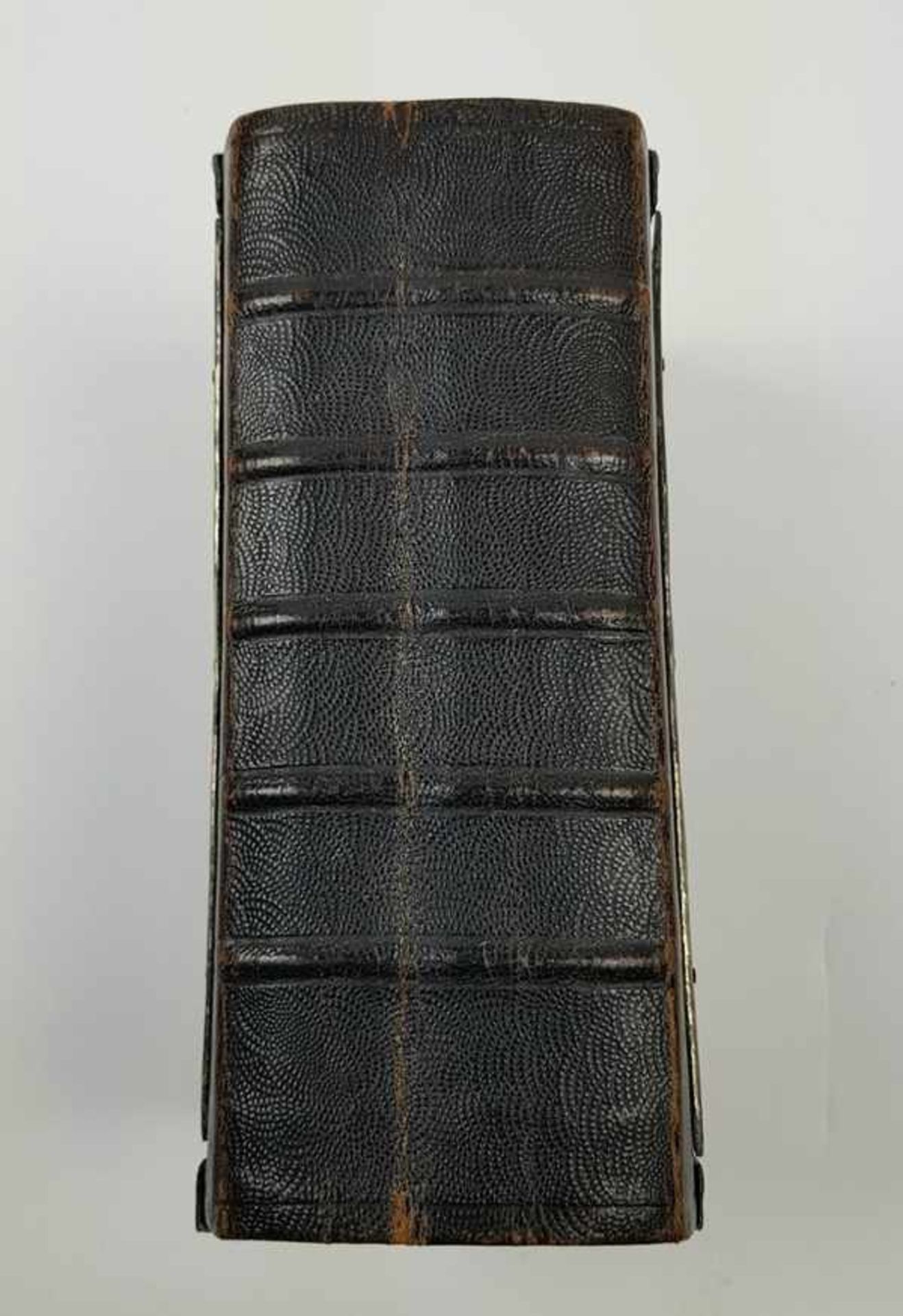 (Antiek) Bijbel met zilveren sluitingBijbel uit 1852 met afbeeldingen. Conditie: In goede staat. - Image 2 of 12