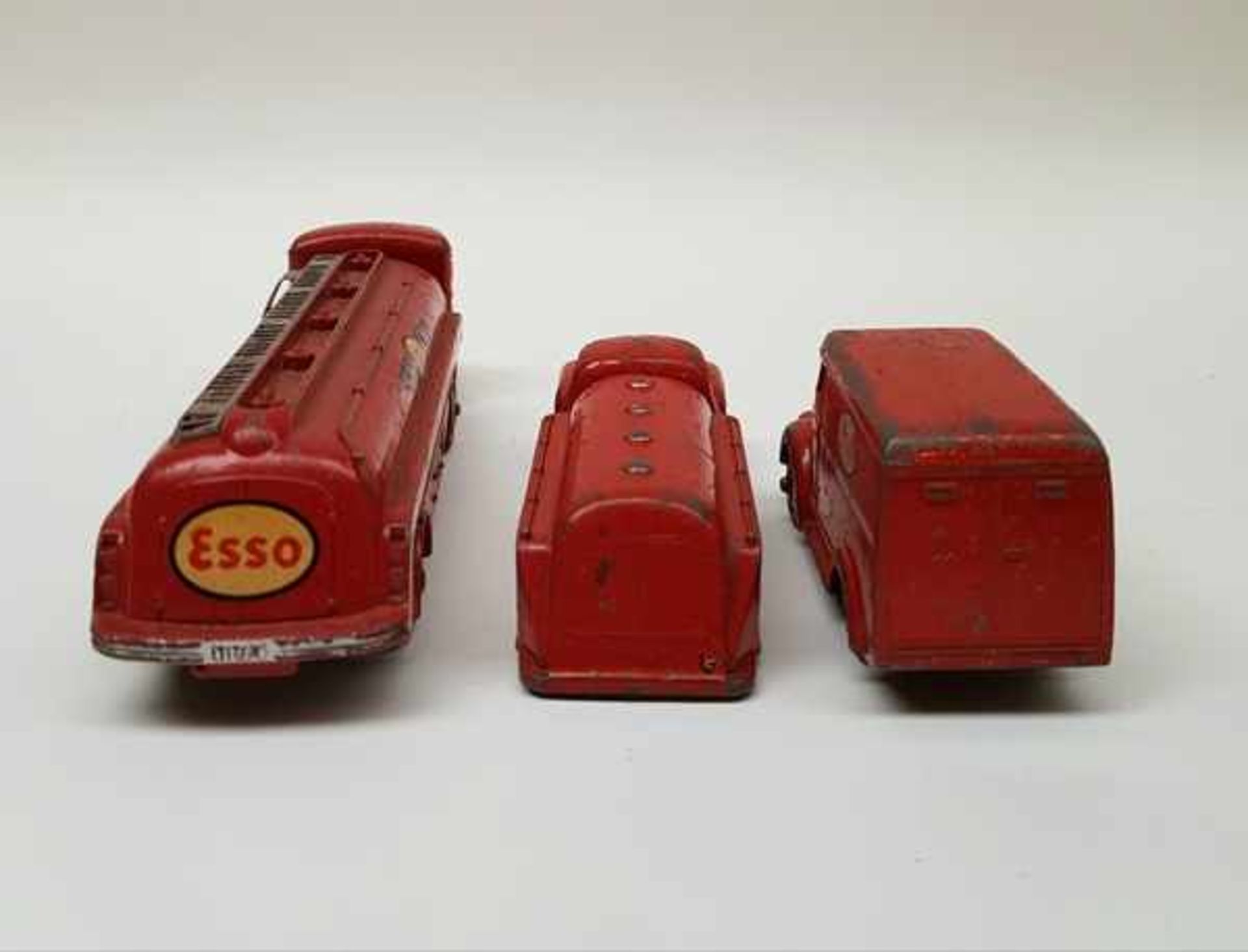 (Speelgoed) Dinky ToysTankwagen, Panhard tankwagen en Trojan Esso bestelwagen van Dinky Toys. - Image 7 of 8