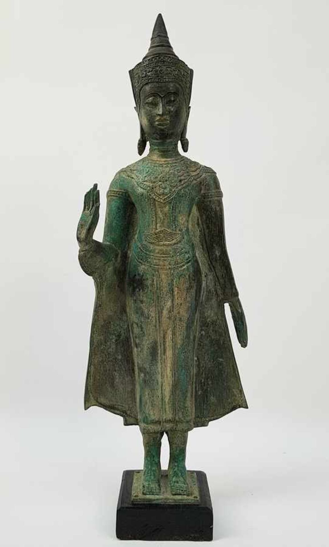 (Aziatica) BoeddhaStaande bronzen Boeddha Cambodja, eind 20e eeuw. Conditie: In goede staat.
