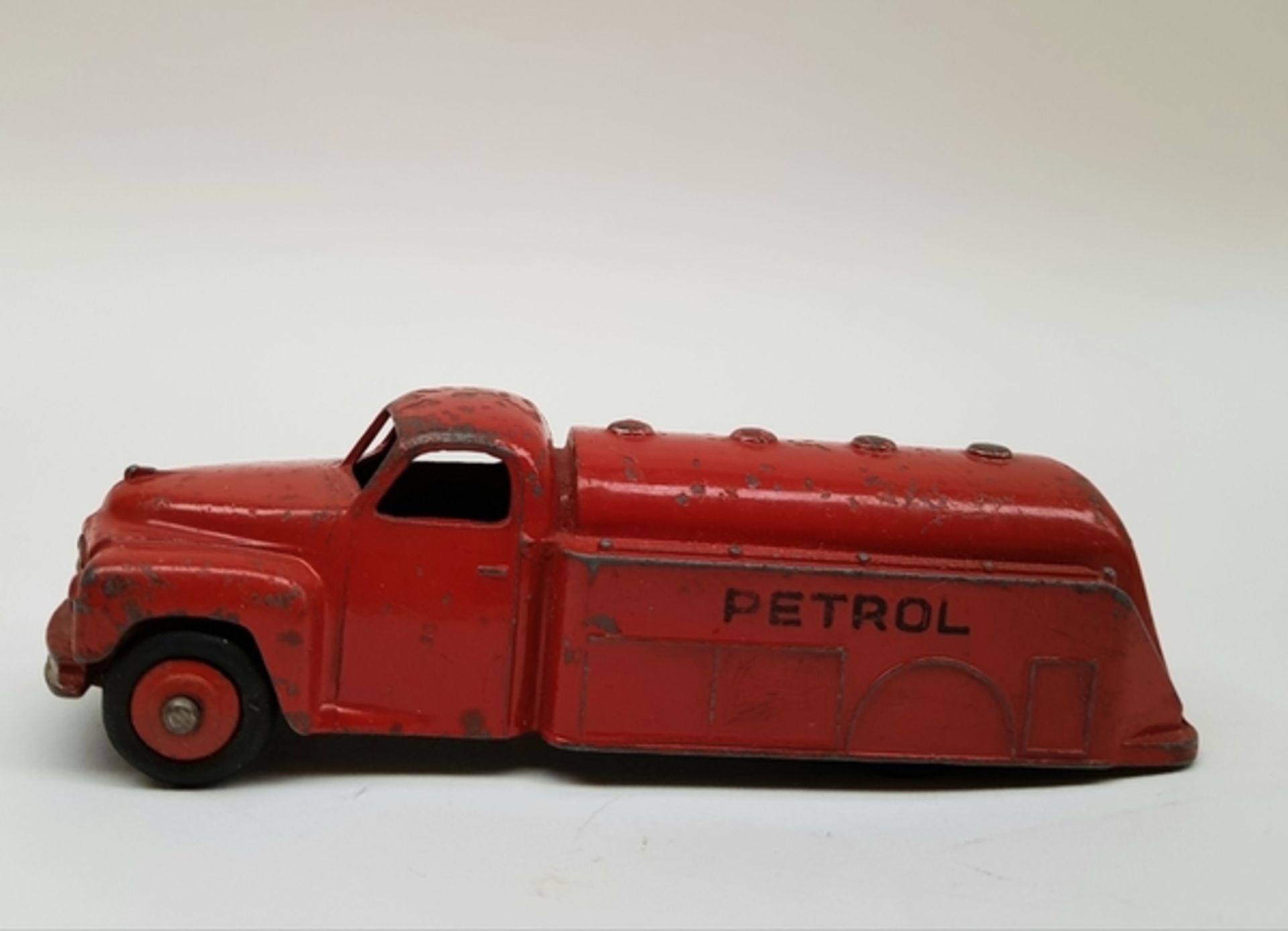 (Speelgoed) Dinky ToysTankwagen, Panhard tankwagen en Trojan Esso bestelwagen van Dinky Toys. - Image 4 of 8