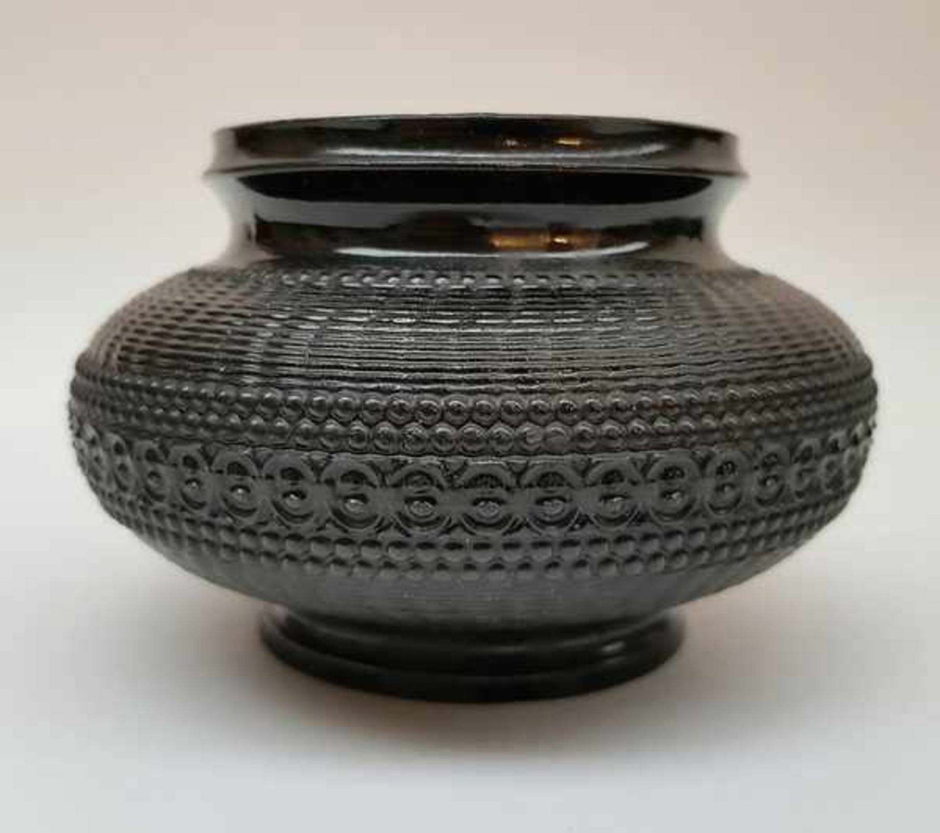 (Curiosa) Zwart Wedgewood rouw serviesZwart Wedgewood rouwservies bestaande uit o.a. theepot, - Bild 4 aus 11