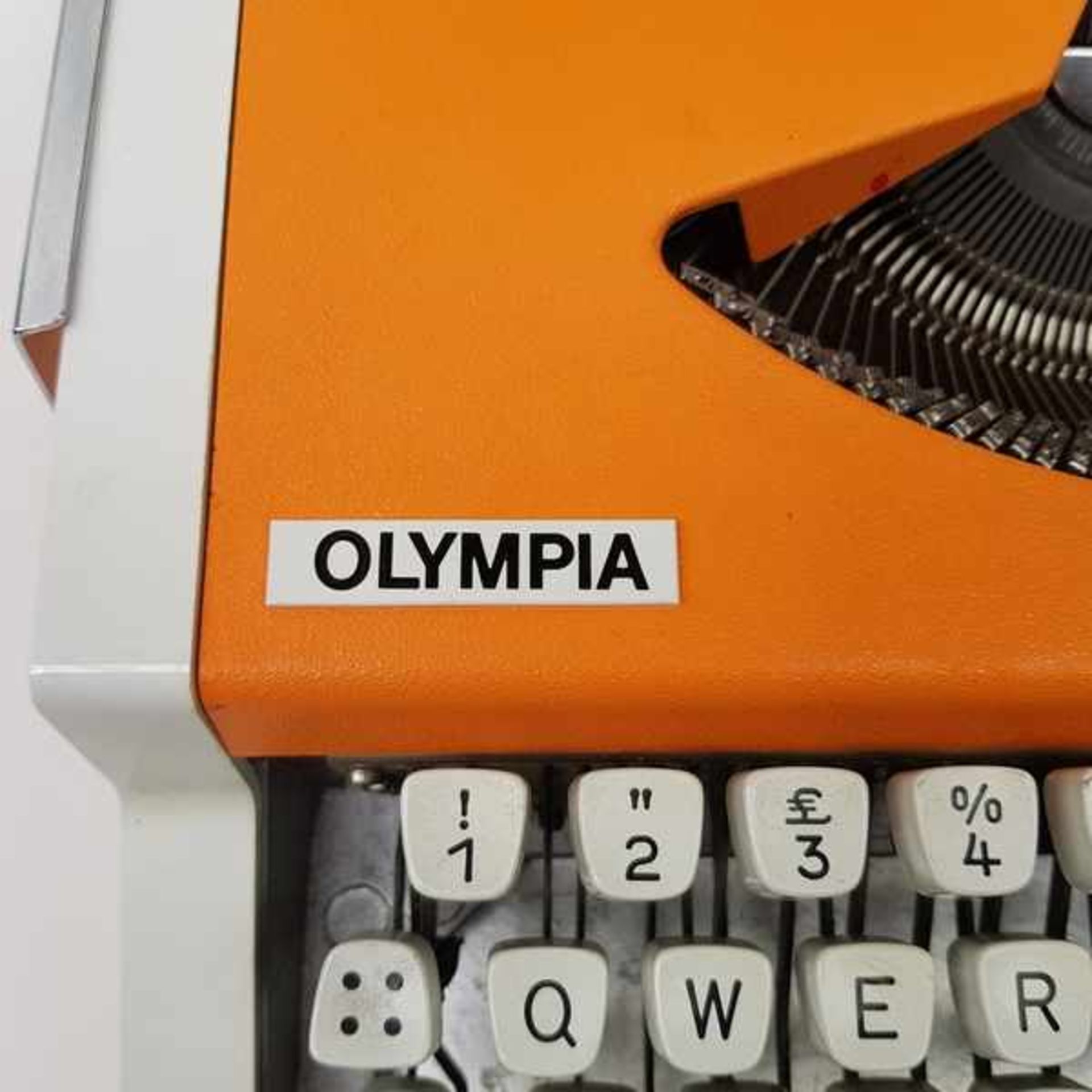 (Design) Typemachine Olympia Traveller de Luxe, Duitsland jaren '70Draagbare typemachine met - Bild 4 aus 6